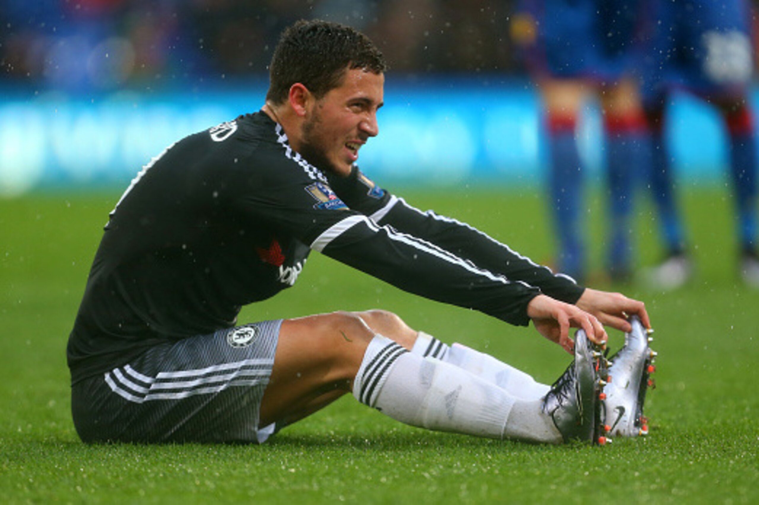 LONDON, ENGLAND - JANUARY 03:  Eden Hazard of Chelsea sits injured before being substituted during the Barclays Premier League match between Crystal Palace and Chelsea at Selhurst Park on January 3, 2016 in London, England.  (Photo by Catherine Ivill - AM