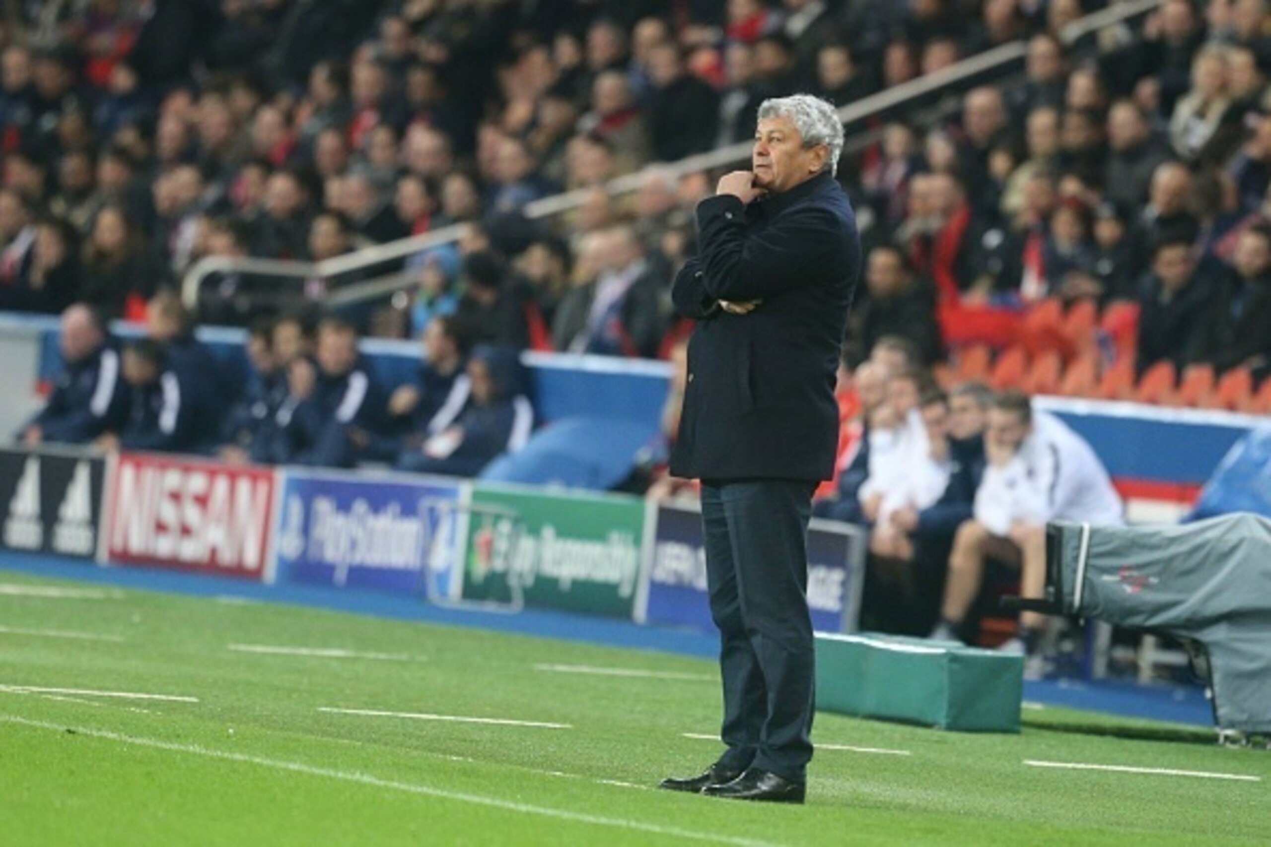 PARIS, FRANCE - DECEMBER 08: Head coach Mircea Lucescu of Shakhtar Donetsk during the UEFA Champions League between Paris Saint-Germain and Shakhtar Donetsk at Parc Des Princes on december 8, 2015 in Paris, France.  (Photo by Xavier Laine/Getty Images)