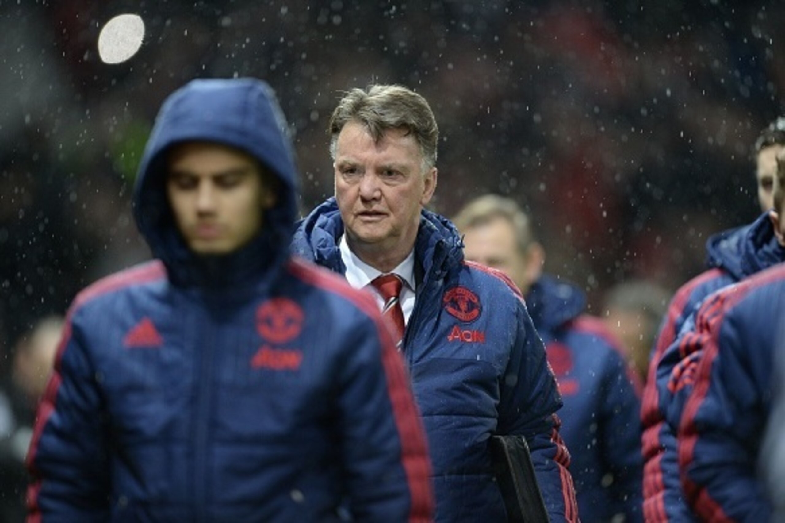 Manchester United's Dutch manager Louis van Gaal arrives for the English FA Cup third-round football match between Manchester United and Sheffield United at Old Trafford in north west England on January 9, 2016.   AFP PHOTO / OLI SCARFF

RESTRICTED TO EDI