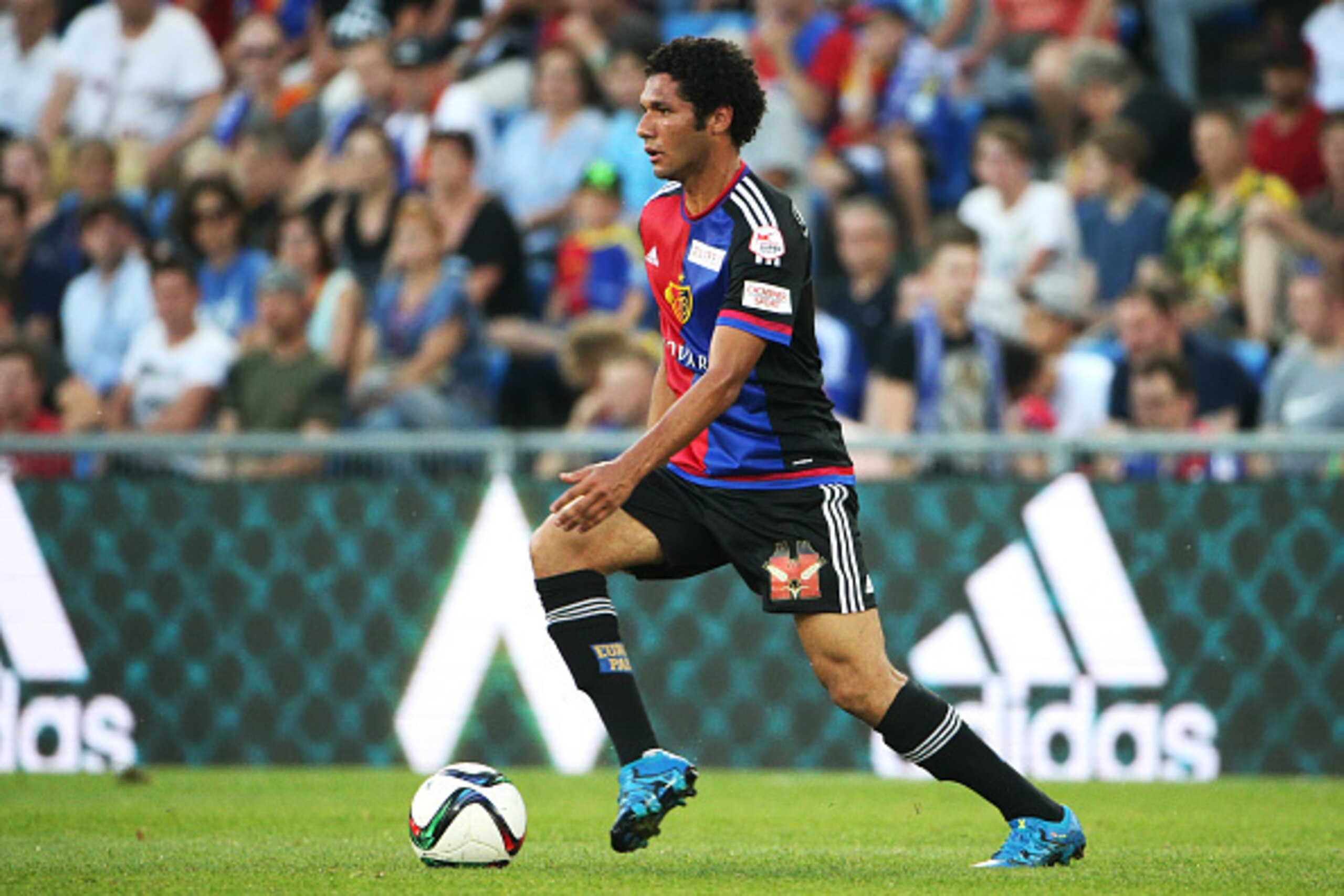BASEL, SWITZERLAND - AUGUST 05: Mohamed Elneny of FC Basel runs with the ball during the UEFA Champions League third qualifying round 2nd leg match between FC Basel 1893 and KKS Lech Poznan at St. Jakob-Park on August 5, 2015 in Basel, Switzerland. (Photo BASEL, SWITZERLAND - AUGUST 05: Mohamed Elneny of FC Basel runs with the ball during the UEFA Champions League third qualifying round 2nd leg match between FC Basel 1893 and KKS Lech Poznan at St. Jakob-Park on August 5, 2015 in Basel, Switzerland. (Photo