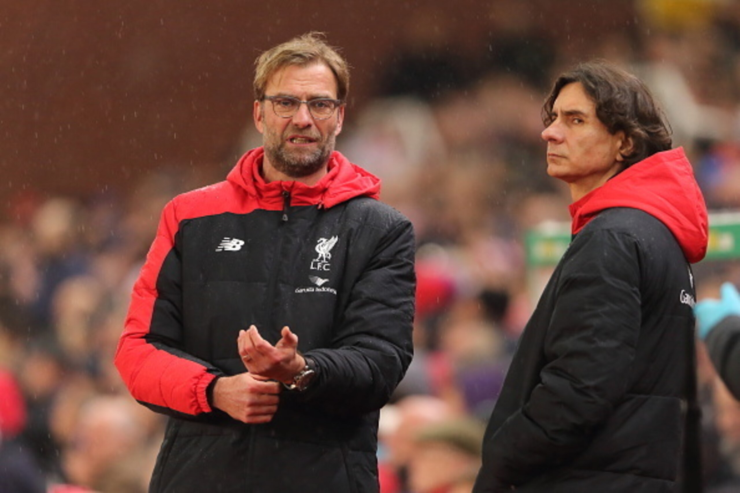 STOKE ON TRENT, ENGLAND - JANUARY 05: Jurgen Klopp the head coach / manager of Liverpool and assistant manager Zeljko Buvac during the Capital One Cup Semi Final, First Leg, between Stoke City and Liverpool at Britannia Stadium on January 5, 2016 in Stoke