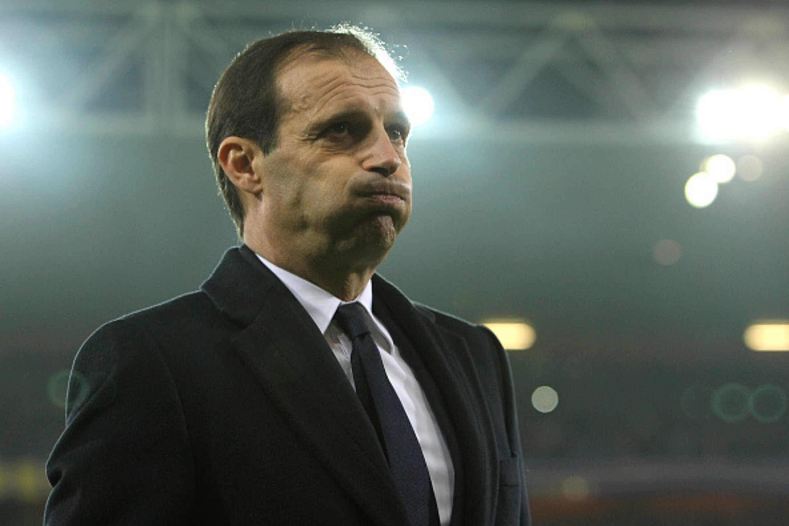 GENOA, ITALY - JANUARY 10:  Juventus FC coach Massimiliano Allegri looks on before the Serie A match between UC Sampdoria and Juventus FC at Stadio Luigi Ferraris on January 10, 2016 in Genoa, Italy.  (Photo by Marco Luzzani/Getty Images)