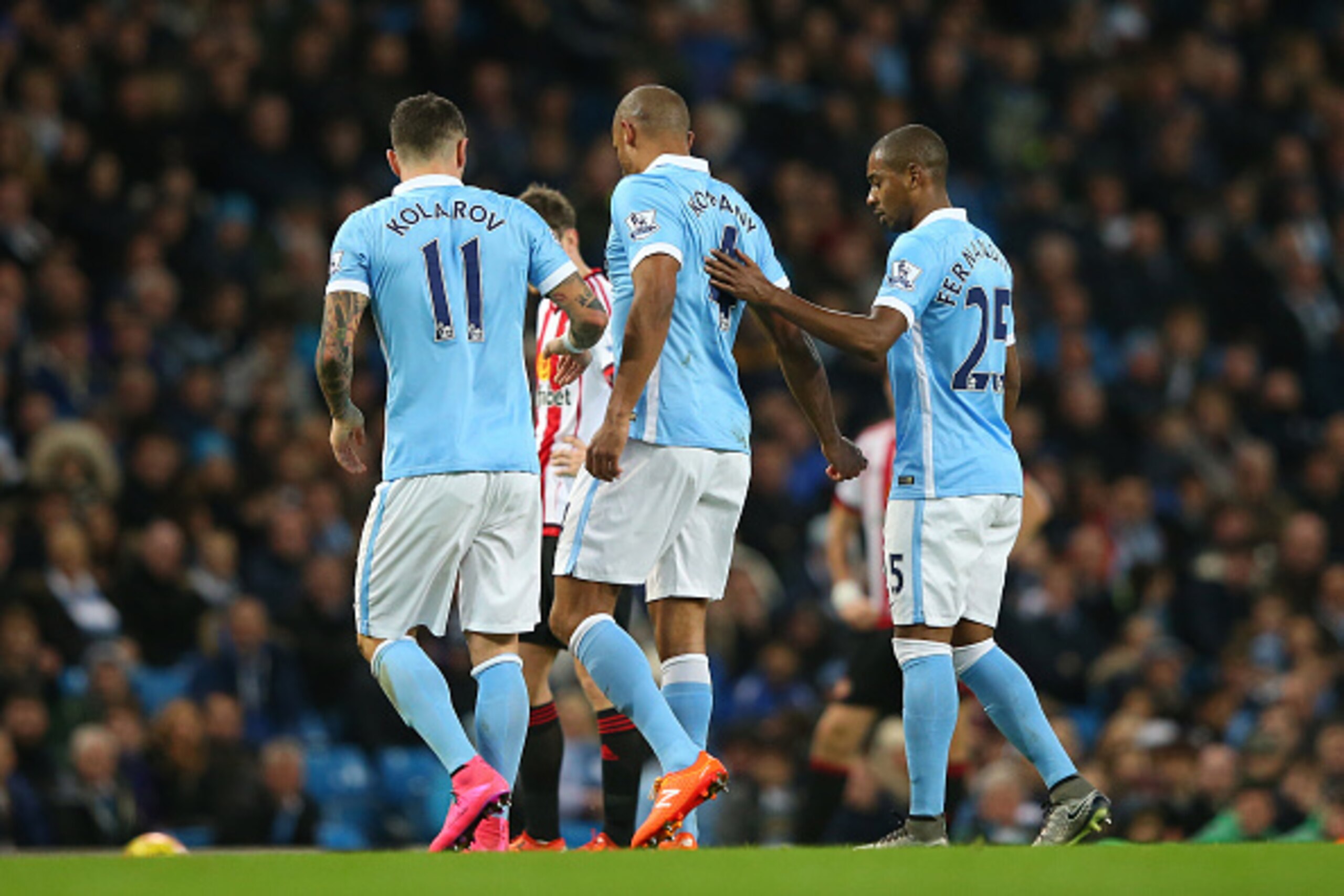 MANCHESTER, ENGLAND - DECEMBER 26:  Vincent Kompany of Manchester City leaves the pitch injured after only just coming on as a second half substitute during the Barclays Premier League match between Manchester City and Sunderland at the Etihad Stadium on 