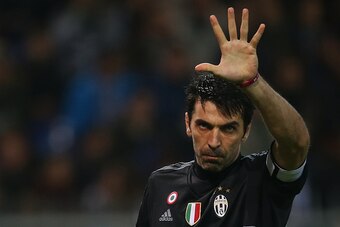 Juventus' goalkeeper Gianluigi Buffon gestures during the Italian Serie A football match Sampdoria Vs Juventus on January 10, 2016 at the Luigi Ferraris stadium in Genoa.  / AFP / MARCO BERTORELLO        (Photo credit should read MARCO BERTORELLO/AFP/Gett