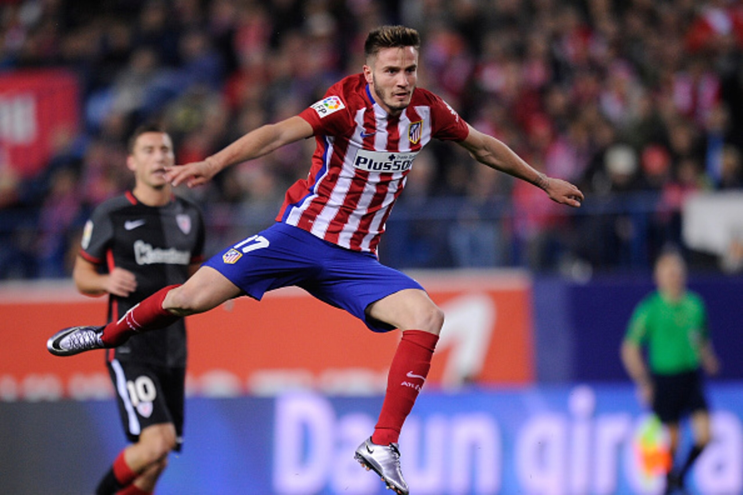 MADRID, SPAIN - DECEMBER 13:  Saul Niguez of Club Atletico de Madrid in action during the La Liga match between Club Atletico de Madrid and Athletic Club at Vicente Calderon Stadium on December 13, 2015 in Madrid, Spain.  (Photo by Denis Doyle/Getty Image