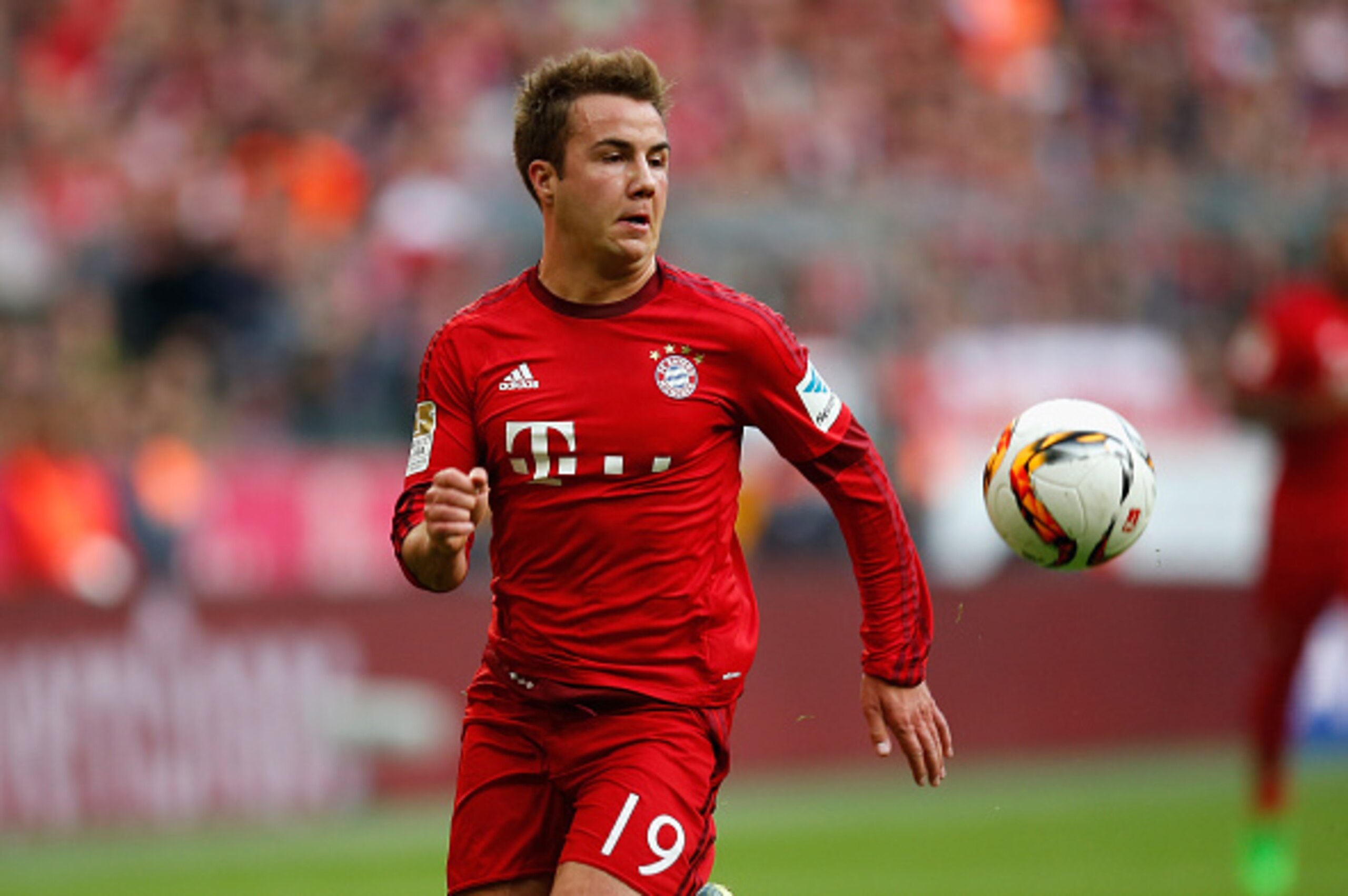 MUNICH, GERMANY - OCTOBER 04:  Mario Goetze of Bayern Muenchen runs with the ball during the Bundesliga match between FC Bayern Muenchen and Borussia Dortmund at Allianz Arena on October 4, 2015 in Munich, Germany.  (Photo by Boris Streubel/Getty Images)