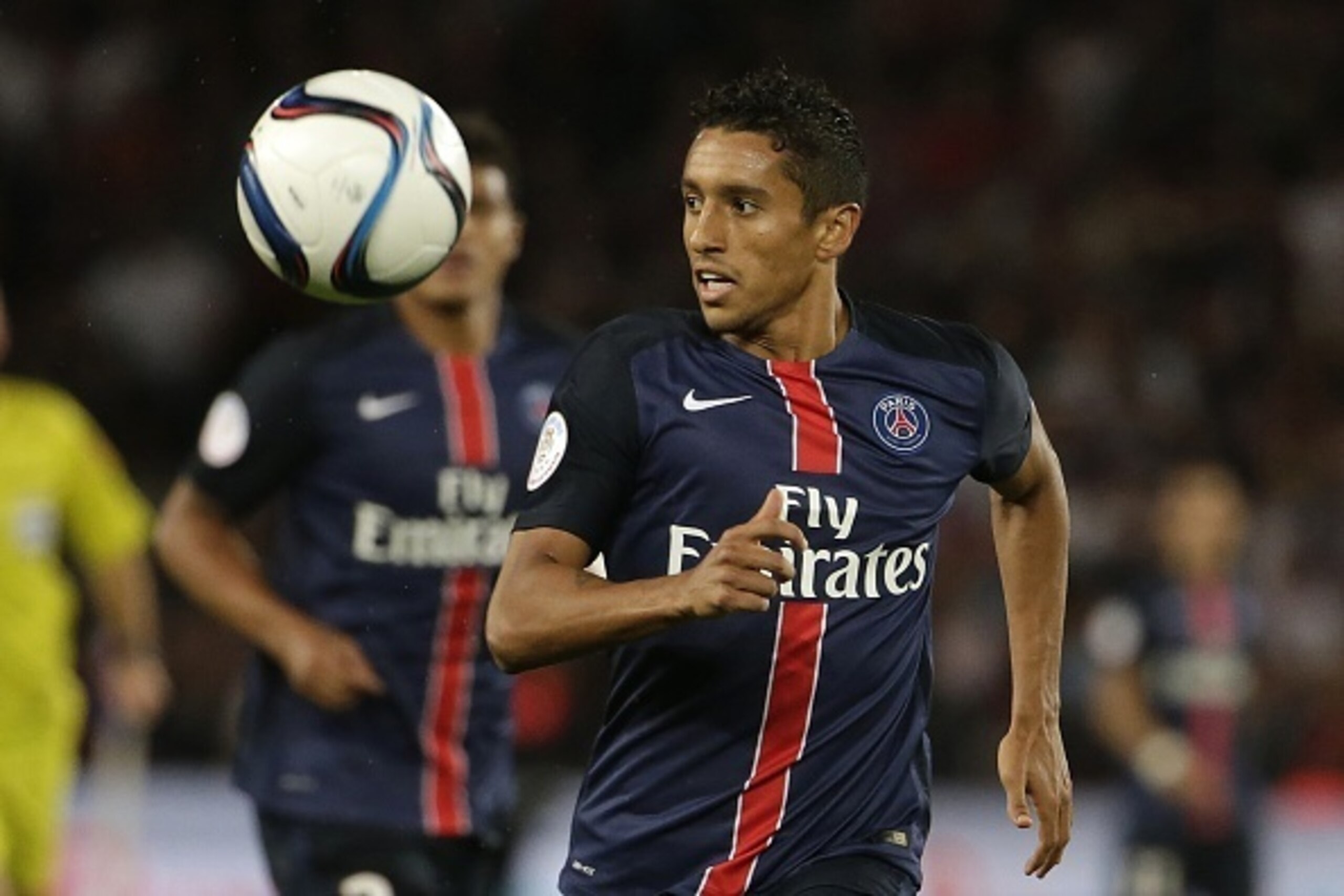 Paris Saint-Germain's Brazilian defender Marquinhos controls the French L1 football match between Paris Saint-Germain (PSG) and Bordeaux at the Parc des Princes stadium in Paris on September 11, 2015. AFP PHOTO / KENZO TRIBOUILLARD        (Photo credit sh
