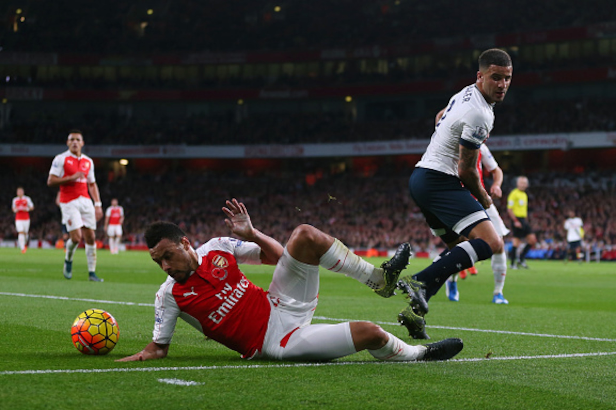 LONDON, ENGLAND - NOVEMBER 08: Francis Coquelin of Arsenal and Kyle Walker of Tottenham Hotspur during the Barclays Premier League match between Arsenal and Tottenham Hotspur at Emirates Stadium on November 8, 2015 in London, England. (Photo by Catherin LONDON, ENGLAND - NOVEMBER 08: Francis Coquelin of Arsenal and Kyle Walker of Tottenham Hotspur during the Barclays Premier League match between Arsenal and Tottenham Hotspur at Emirates Stadium on November 8, 2015 in London, England. (Photo by Catherin
