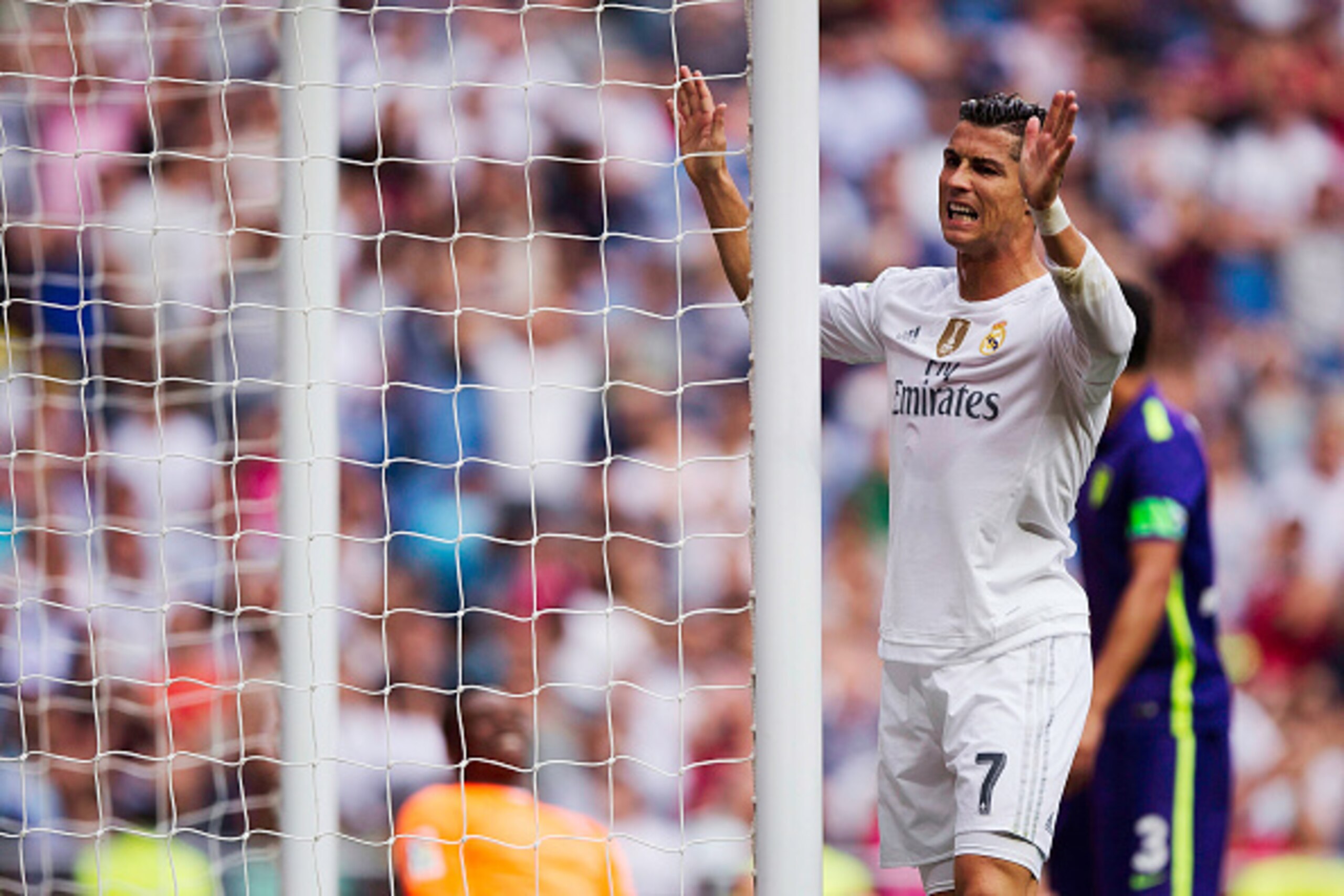 MADRID, SPAIN - SEPTEMBER 26: Cristiano Ronaldo of Real Madrid CF reacts as he fail to score during the La Liga match between Real Madrid CF and Malaga CF at Estadio Santiago Bernabeu on September 26, 2015 in Madrid, Spain. (Photo by Gonzalo Arroyo Moren MADRID, SPAIN - SEPTEMBER 26: Cristiano Ronaldo of Real Madrid CF reacts as he fail to score during the La Liga match between Real Madrid CF and Malaga CF at Estadio Santiago Bernabeu on September 26, 2015 in Madrid, Spain. (Photo by Gonzalo Arroyo Moren