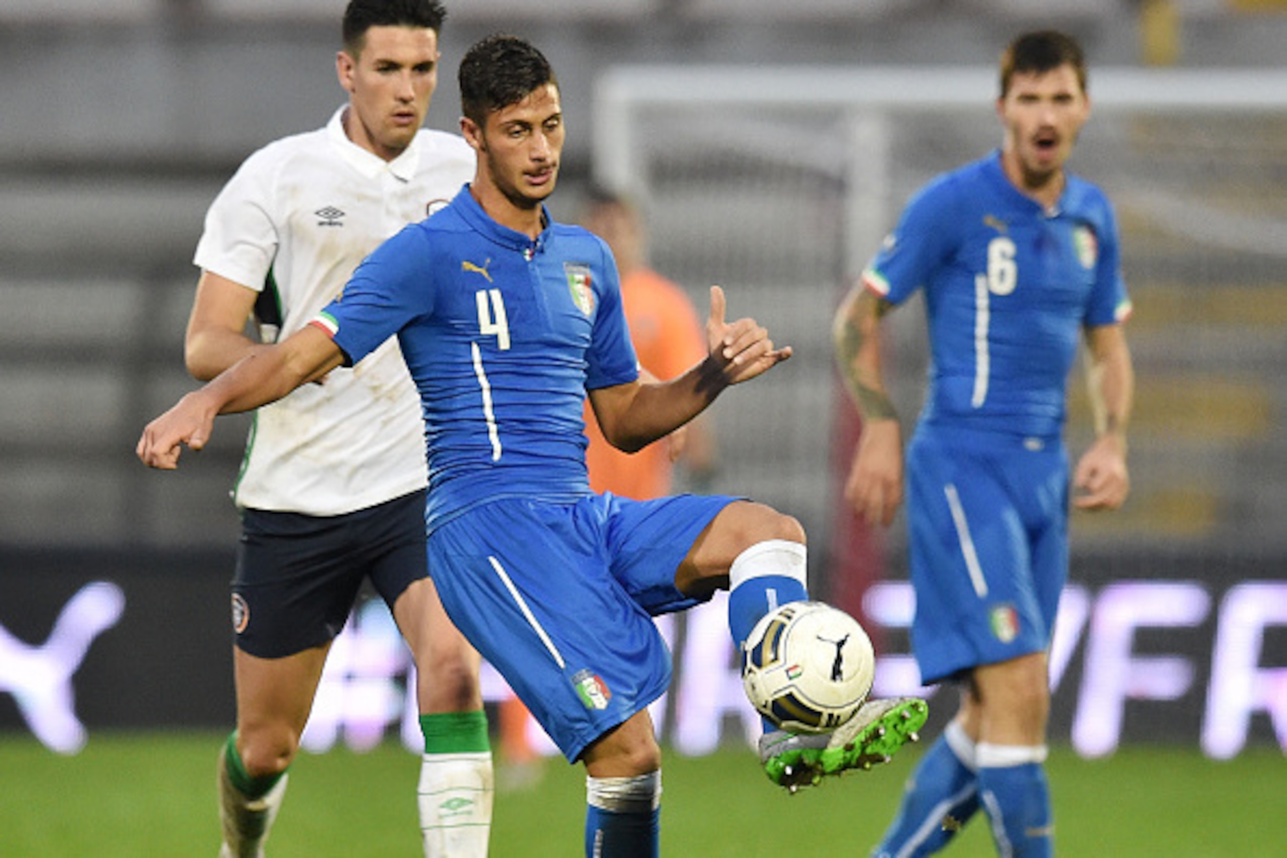 VICENZA, ITALY - OCTOBER 13: Rolando Mandragora of Italy in action during the 2017 UEFA European U21 Championships Qualifier between Italy and Republic of Ireland at Stadio Romeo Menti on October 13, 2015 in Vicenza, Italy.  (Photo by Giuseppe Bellini/Get