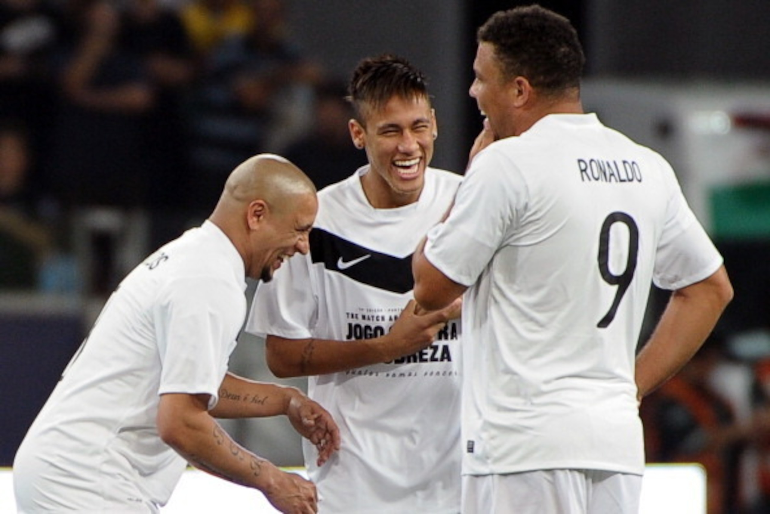 Brazilian football former players Ronaldo (R) and Roberto Carlos (L) joke with Brazilian player Neymar (C) before the football 'Match Against Poverty' organized by the United Nations Development Program (UNDP),between the friends of Brazilian former footb