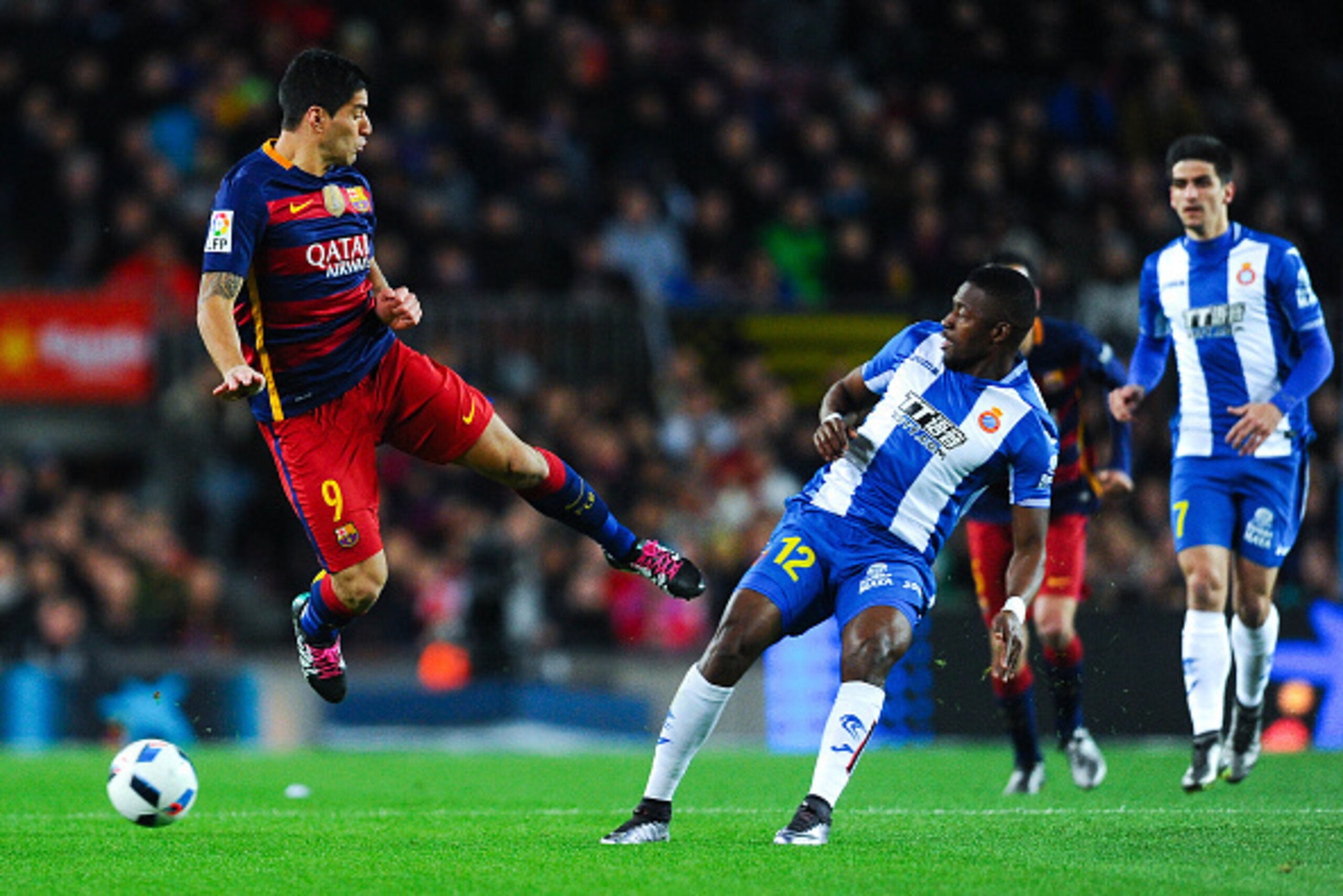 BARCELONA, SPAIN - JANUARY 06:  Luis Suarez of FC Barcelona competes for the ball with Pape Diop of RCD Espanyol during the Copa del Rey Round of 16 first leg match between FC Barcelona and RCD Espanyol at Camp Nou on January 6, 2016 in Barcelona, Spain. 