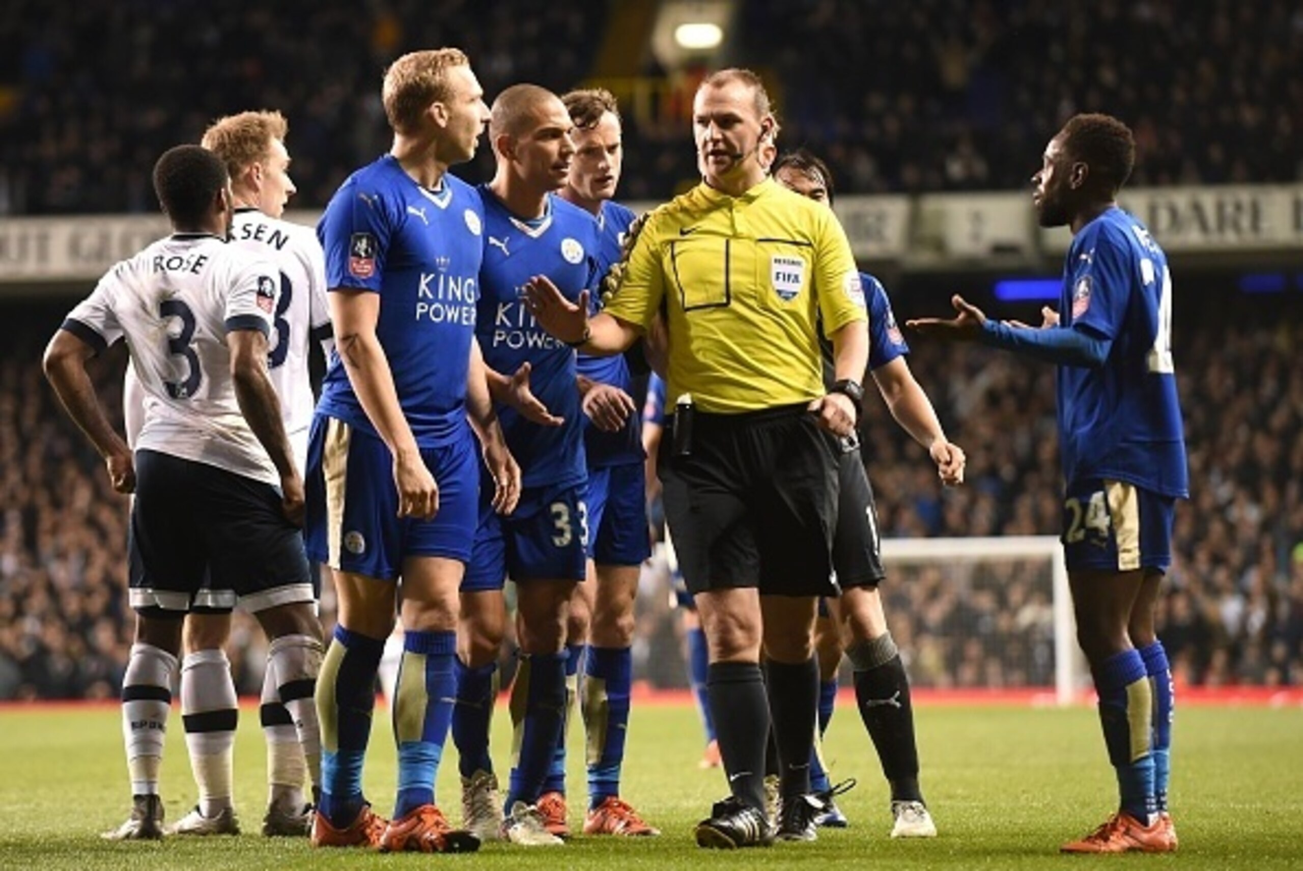 Leicester City's English midfielder Nathan Dyer (R) reacts with Leicester players after referee Robert Madley (C) awarded a late penalty decision to Tottenham following a hand ball judgement by Dyer during the FA Cup third-round football match between Tot