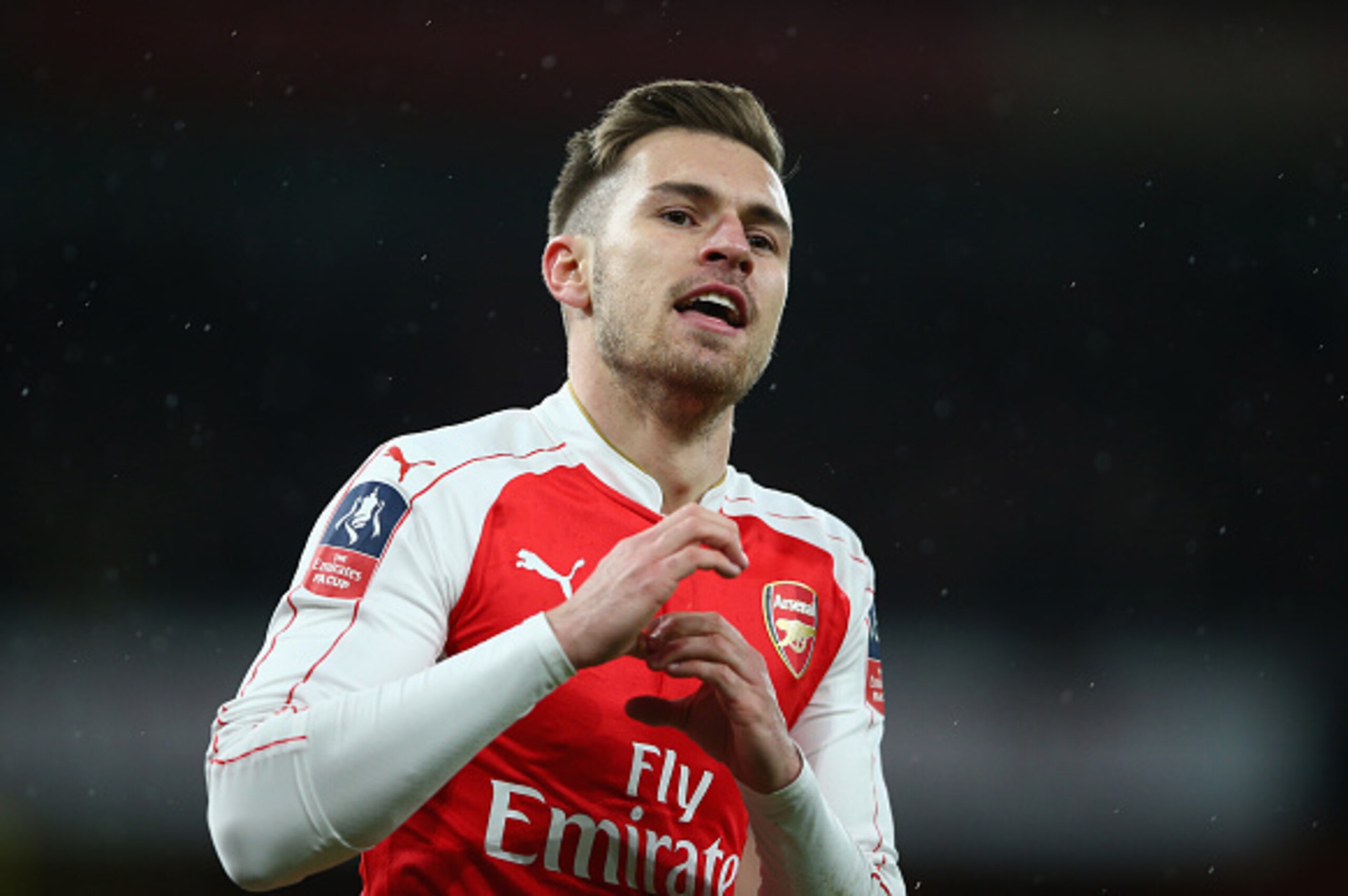 LONDON, ENGLAND - JANUARY 09:  Aaron Ramsey of Arsenal Celebrates Scoring Arsenal's second goal  during the Emirates FA Cup Third Round match bewtween Arsenal and Sunderland at Emirates Stadium on January 9, 2016 in London, England.  (Photo by Paul Gilham