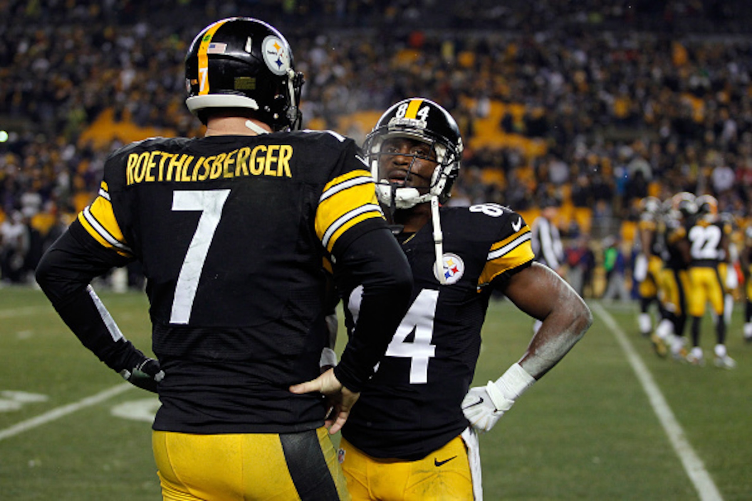 PITTSBURGH, PA - JANUARY 03:  Ben Roethlisberger #7 speaks with Antonio Brown #84 of the Pittsburgh Steelers on the bench in the fourth quarter against the Baltimore Ravens during their AFC Wild Card game at Heinz Field on January 3, 2015 in Pittsburgh, P