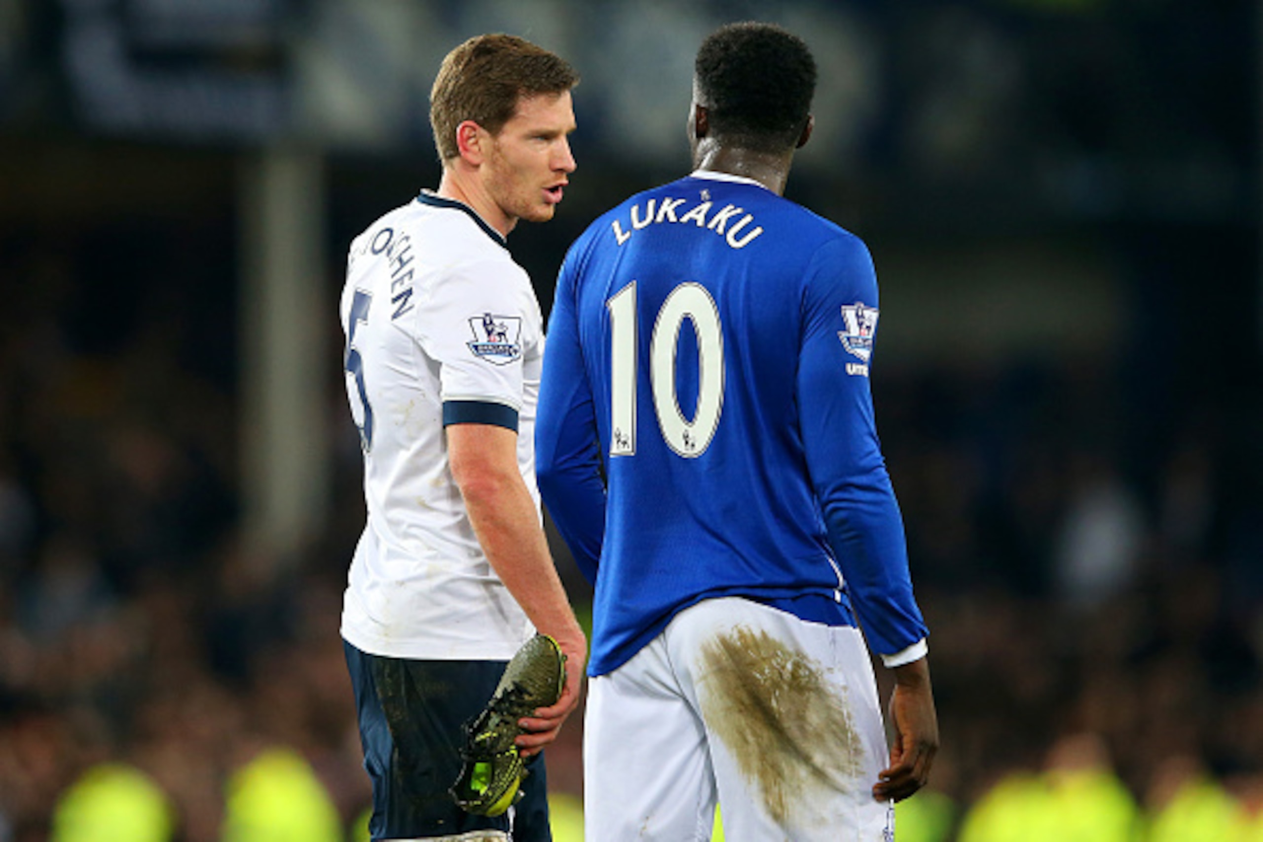 LIVERPOOL, ENGLAND - JANUARY 03:  Jan Vertonghen of Tottenham Hotspur speaks with Romelu Lukaku of Everton after the Barclays Premier League match between Everton and Tottenham Hotspur at Goodison Park on January 3, 2016 in Liverpool, England.  (Photo by 