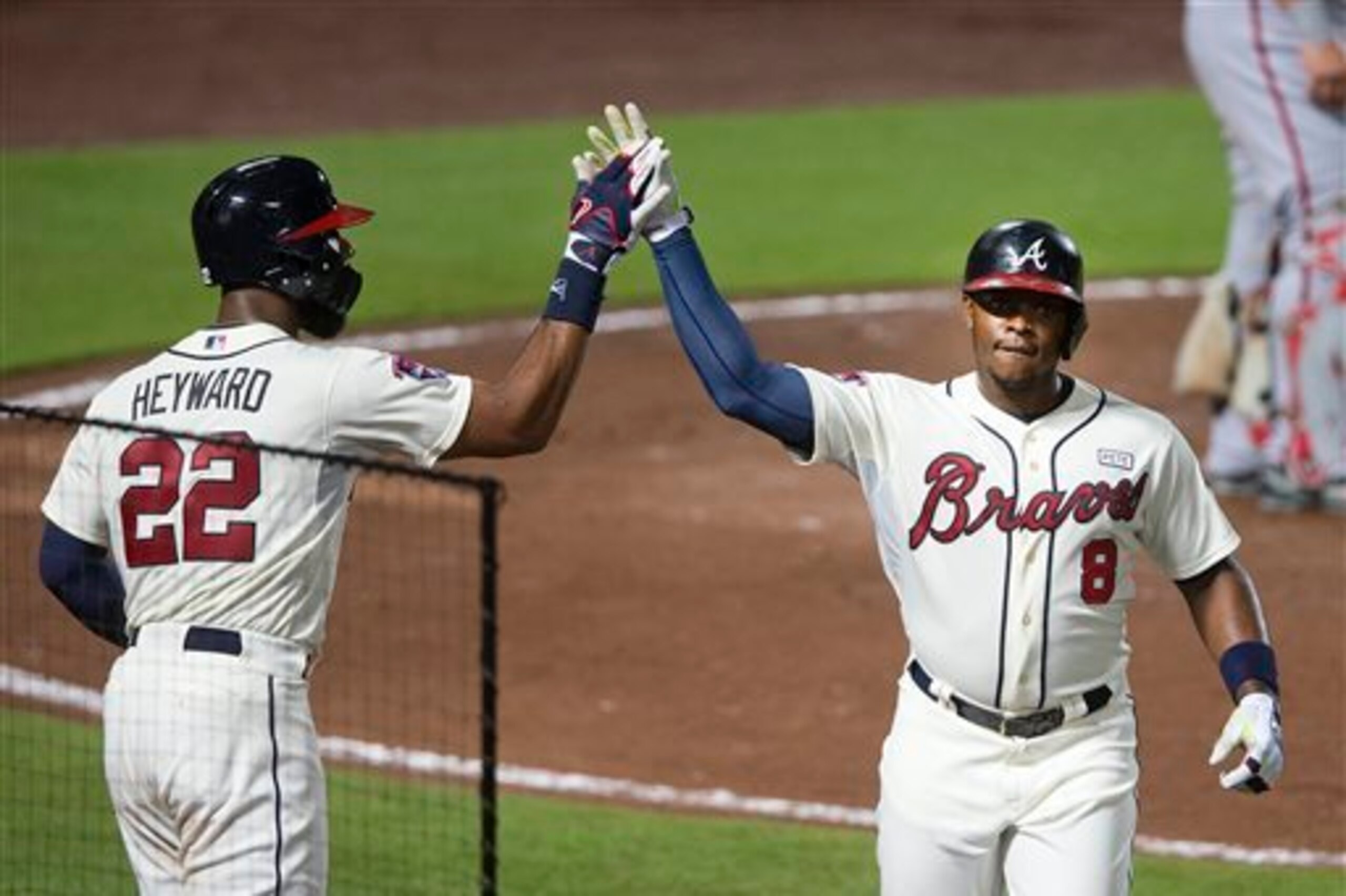 Justin Upton and Jason Heyward, teammates in 2014 with the Atlanta Braves, were treated differently on this winter's free-agent market.
