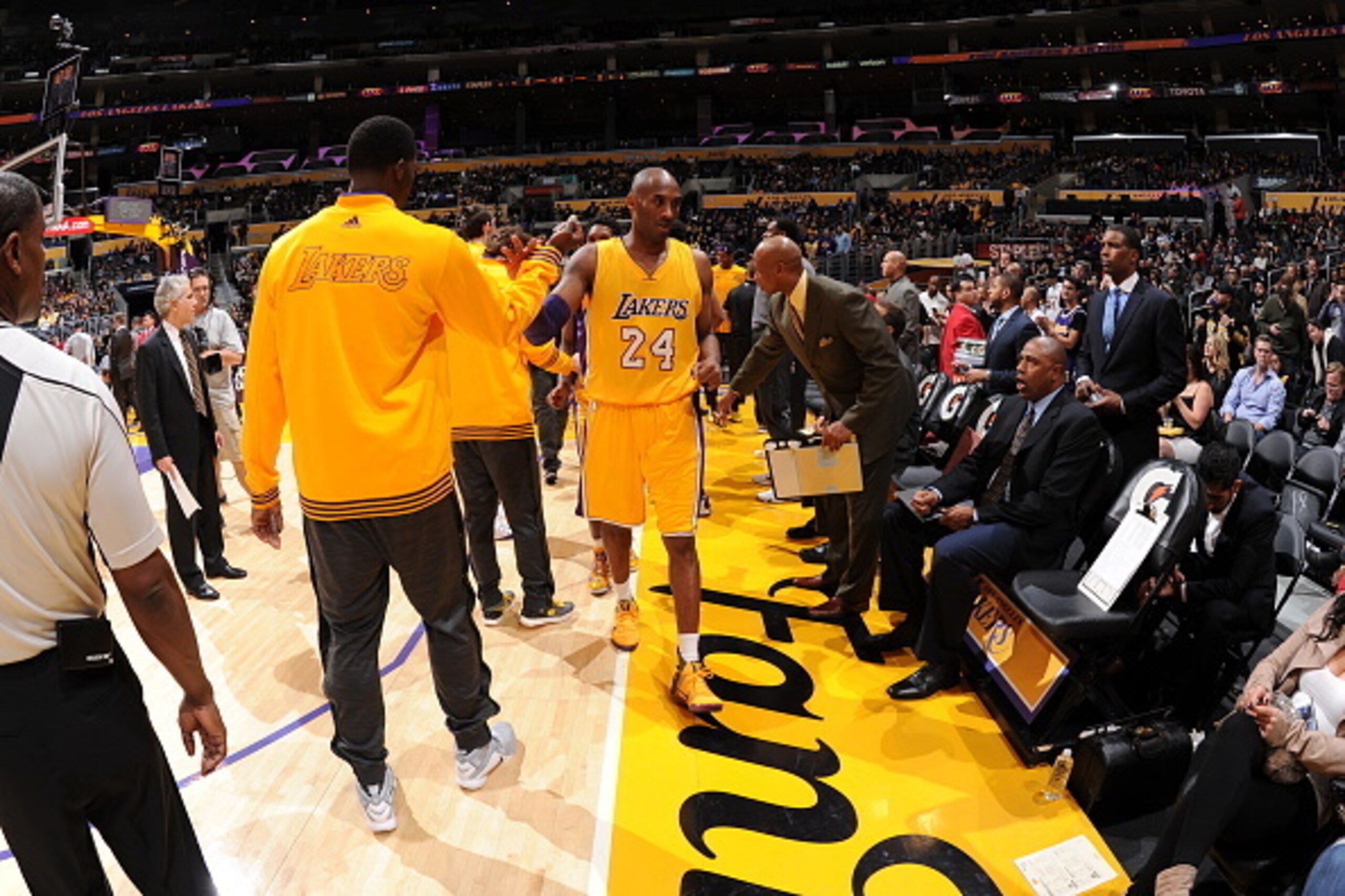 LOS ANGELES, CA - JANUARY 12:  Kobe Bryant #24 of the Los Angeles Lakers prepares before the game against the New Orleans Pelicans on January 12, 2016 at STAPLES Center in Los Angeles, California. NOTE TO USER: User expressly acknowledges and agrees that,
