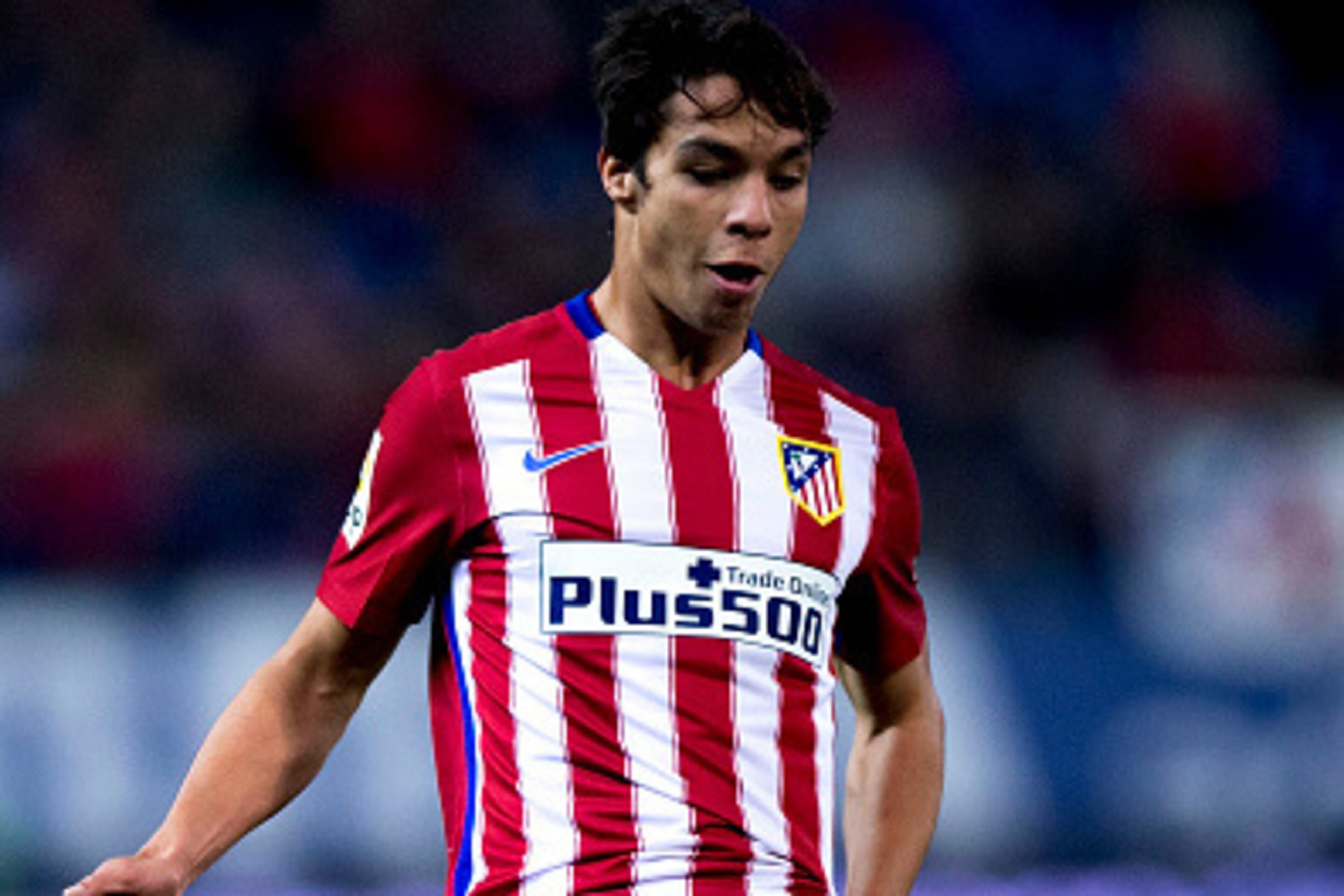 MADRID, SPAIN - DECEMBER 17: Oliver Torres of Atletico de Madrid controls the ball during the Copa del Rey Round of 32 match between Club Atletico Madrid and CF Reus Deportiu at Vicente Claderon stadium on December 17, 2015 in Madrid, Spain. (Photo by Go MADRID, SPAIN - DECEMBER 17: Oliver Torres of Atletico de Madrid controls the ball during the Copa del Rey Round of 32 match between Club Atletico Madrid and CF Reus Deportiu at Vicente Claderon stadium on December 17, 2015 in Madrid, Spain. (Photo by Go