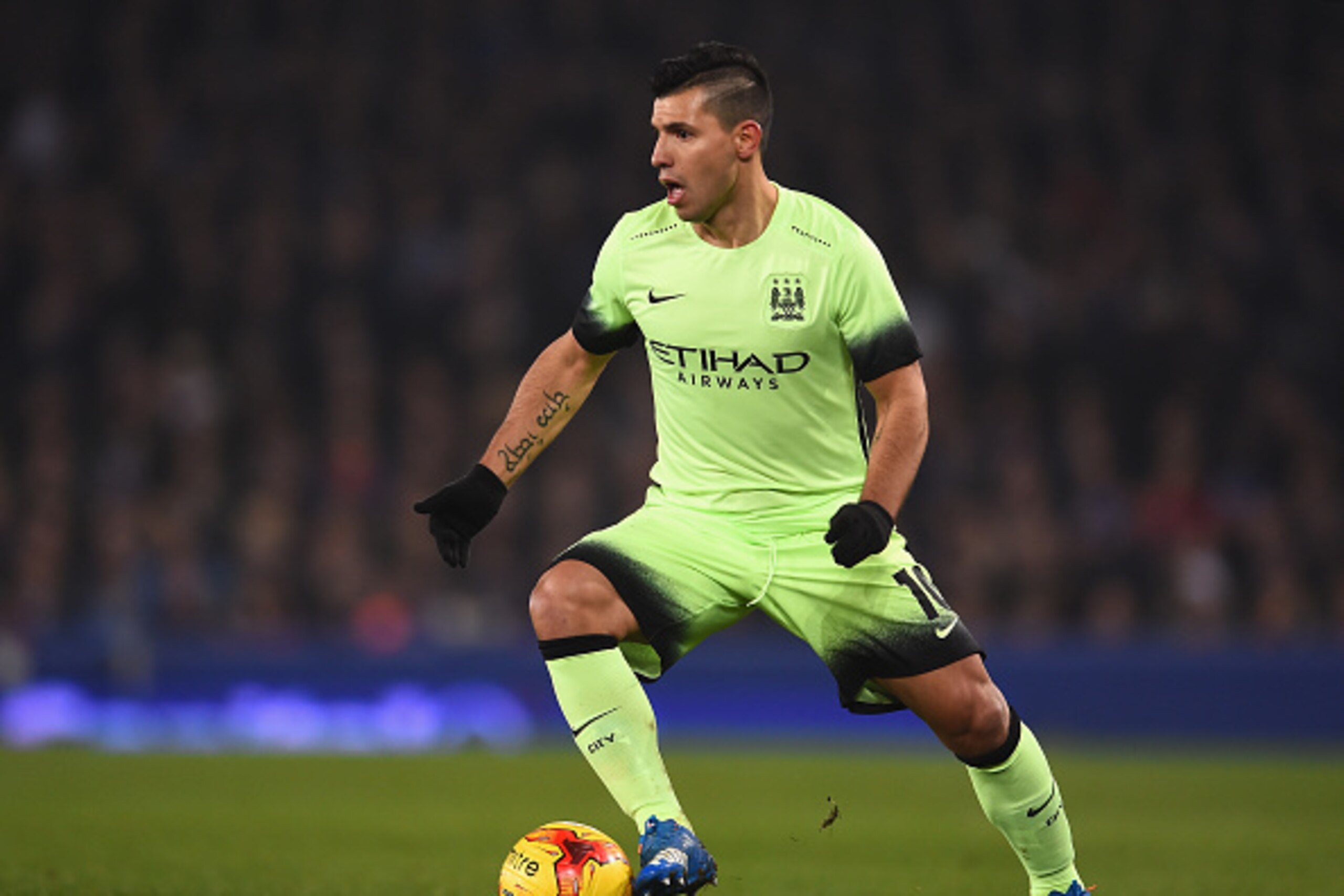 LIVERPOOL, ENGLAND - JANUARY 06:  Sergio Aguero of Manchester City in action during the Capital One Cup Semi Final First Leg match between Everton and Manchester City at Goodison Park on January 6, 2016 in Liverpool, England.  (Photo by Laurence Griffiths