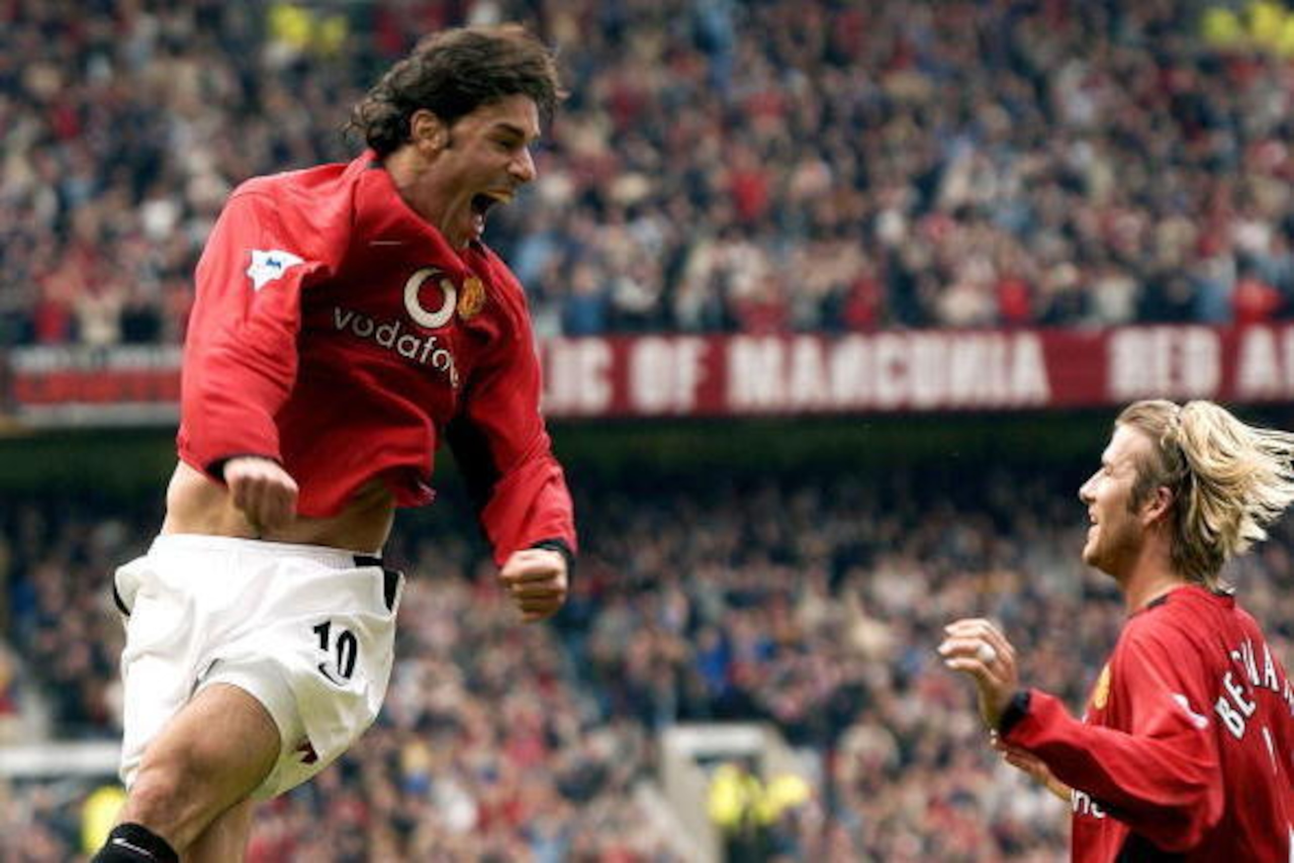 Ruud Van Nistelrooy celebrates after making it Manchester United 1 - Charlton 0 during their Premiereship clash at Old Trafford in Manchester 03 May 2003 AFP PHOTO PAUL BARKER