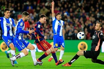 Barcelona's Argentinian forward Lionel Messi (C) tries to score past Espanyol's Spanish goalkeeper Pau Lopez during the Spanish Copa del Rey (King's Cup) round of 16 first leg football match FC Barcelona vs RCD Espanyol at the Camp Nou stadium in Barcelon