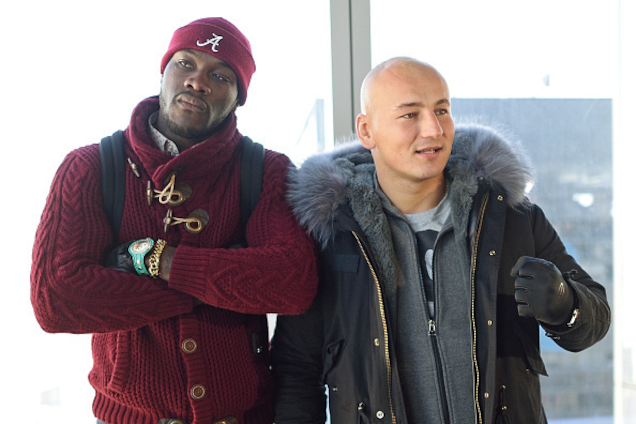 Boxers Deontay Wilder (L)of the US and Artur Szpilka of Poland pose for photos inside World Trade Center Four January 13, 2016 in New york. 
Wilder will face Szpilka for the WBC world heavyweight title January 16, 2016 in New York. / AFP / DON EMMERT     