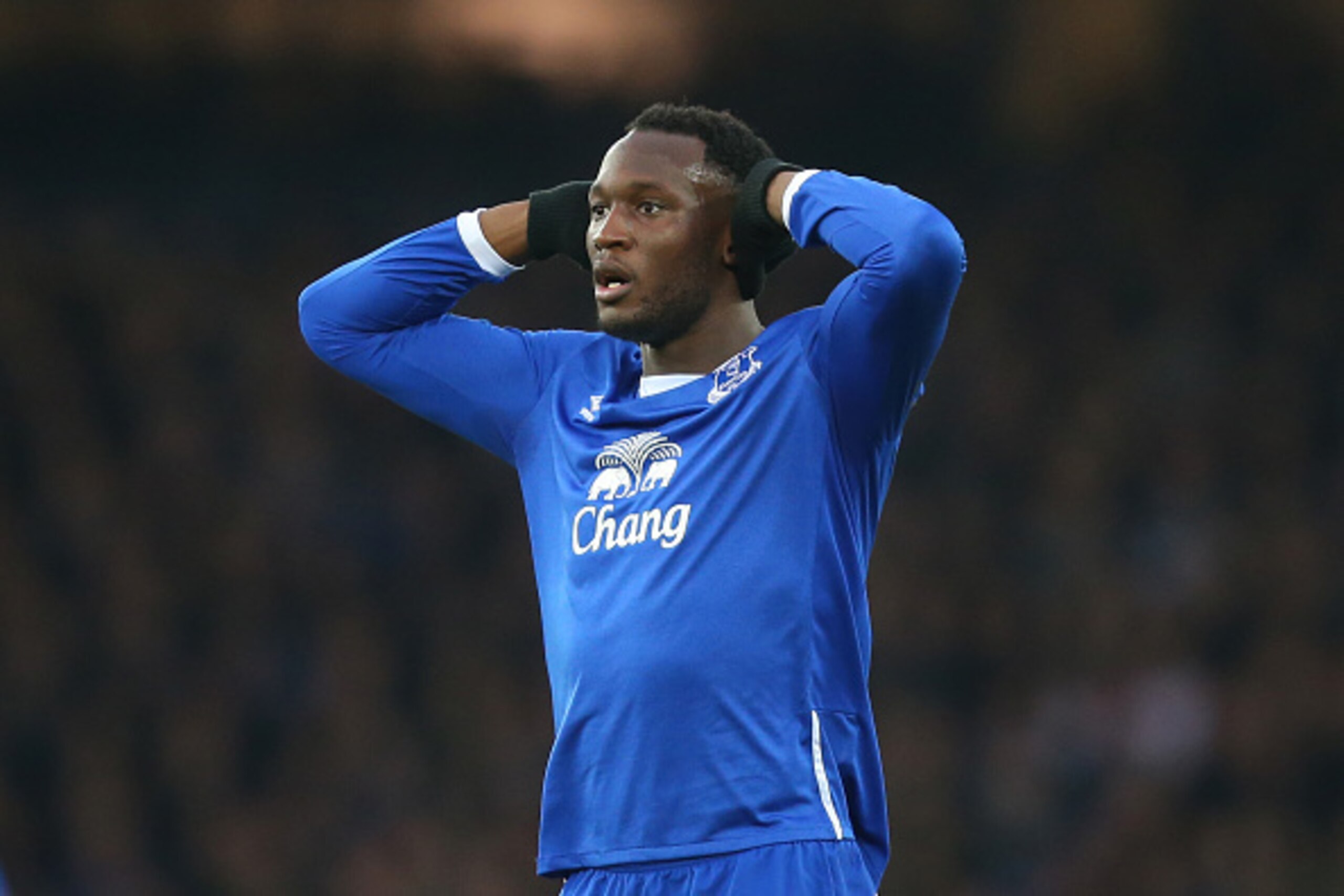 LIVERPOOL, ENGLAND - DECEMBER 28: Romelu Lukaku of Everton reacts after missing a chance during the Barclays Premier League match between Everton and Stoke City at Goodison Park on December 28, 2015 in Liverpool, England.  (Photo by Dave Thompson/Getty Im
