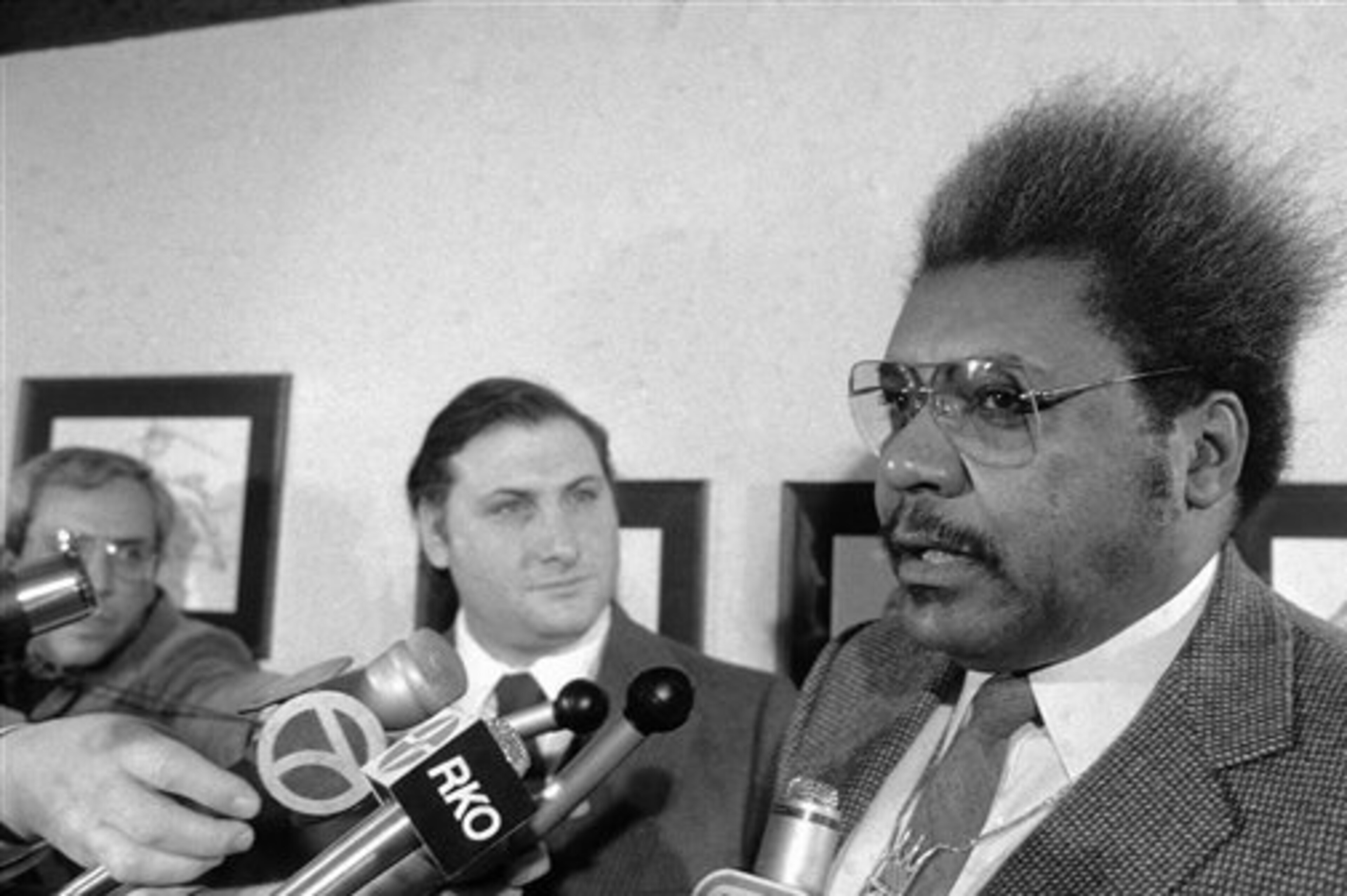 Don King promoting Cooney's fight with Larry Holmes. Don King promoting Cooney's fight with Larry Holmes.