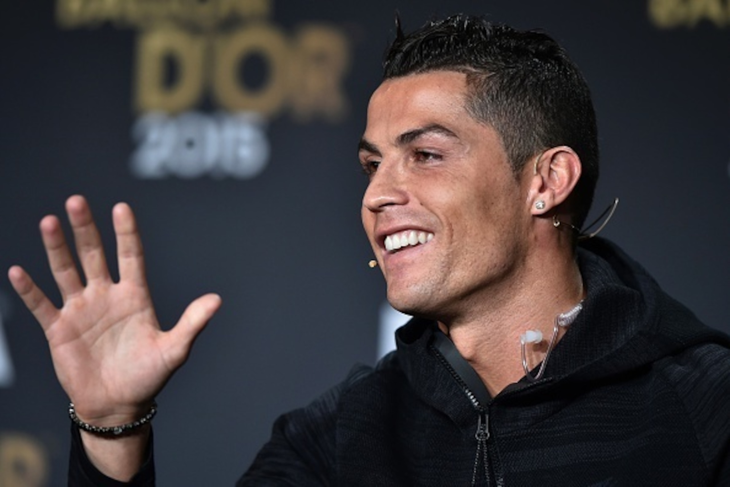 Real Madrid and Portugal's forward Cristiano Ronaldo gives a press conference ahead of the 2015 FIFA Ballon d'Or award ceremony at the Kongresshaus in Zurich on January 11, 2016. AFP PHOTO / FABRICE COFFRINI / AFP / FABRICE COFFRINI        (Photo credit s