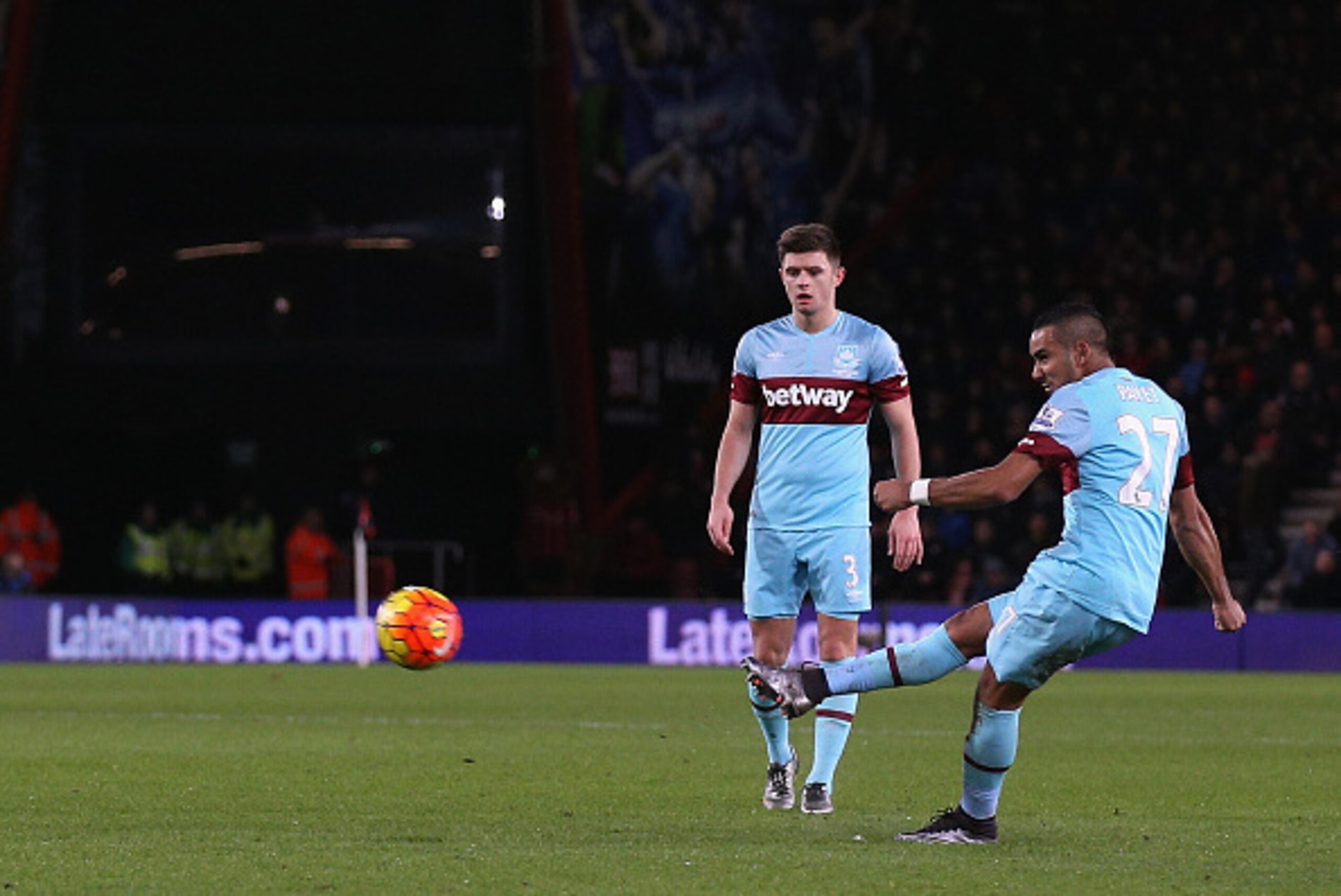 BOURNEMOUTH, ENGLAND - JANUARY 12:  Dimitri Payet of West Ham United scores their first and equalising goal from a free kick during the Barclays Premier League match between A.F.C. Bournemouth and West Ham United at Vitality Stadium on January 12, 2016 in