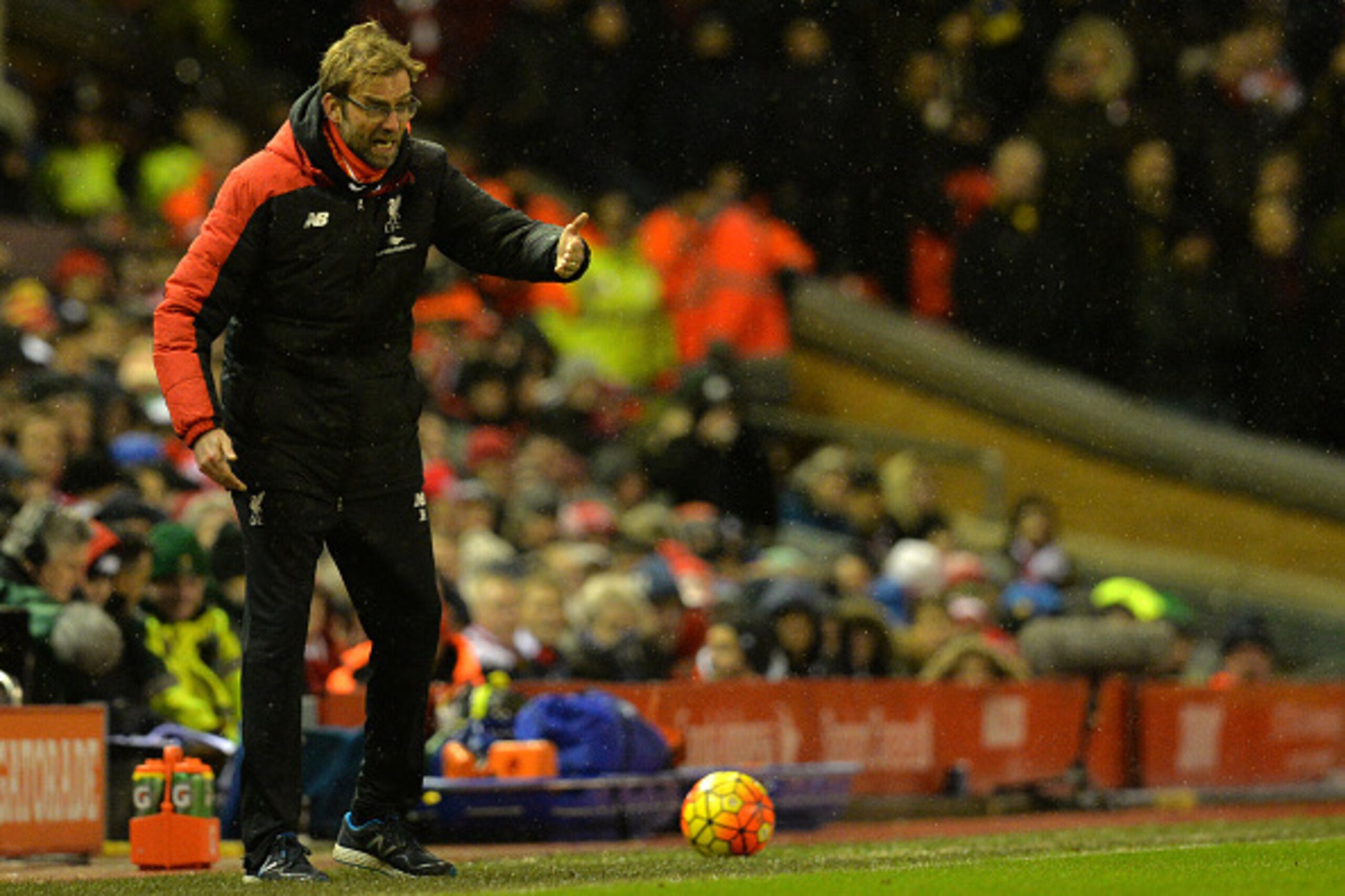Liverpool's German manager Jurgen Klopp gestures during the English Premier League football match between Liverpool and Arsenal at Anfield stadium in Liverpool, north-west England on January 13, 2016.
AFP PHOTO / PAUL ELLIS
RESTRICTED TO EDITORIAL USE. NO