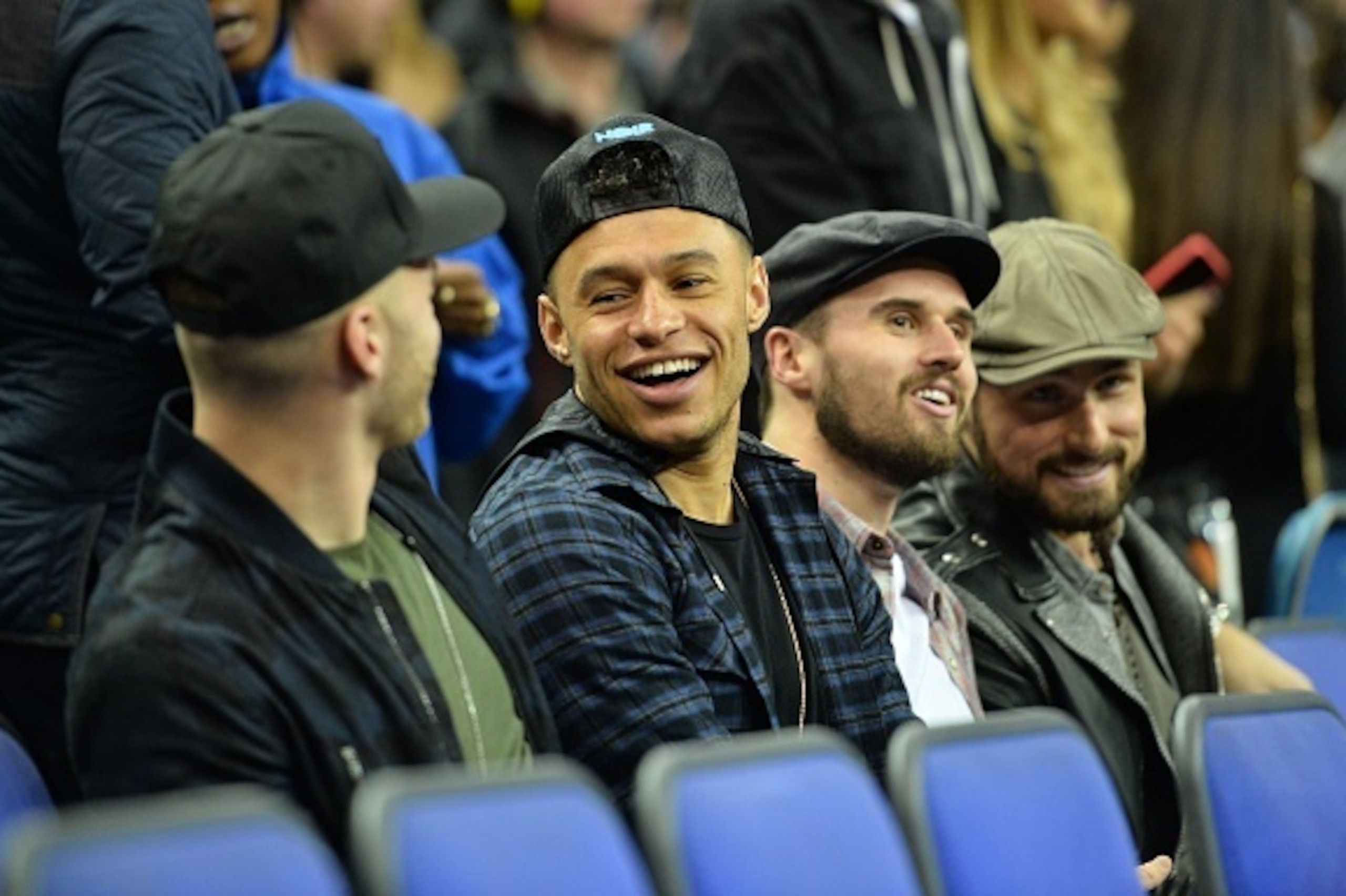 Arsenal's Alex Oxlade Chamberlain (2L), Carl Jenkinson and French forward Olivier Giroud watch the NBA Global Game London 2016 basketball match between Orlando Magic and Toronto Raptors at the O2 Arena in London on January 14, 2016. AFP PHOTO / GLYN KIRK 