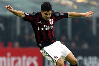 MILAN, ITALY - DECEMBER 01:  Jose Mauri of AC Milan in action during the TIM Cup match between AC Milan and FC Crotone at Stadio Giuseppe Meazza on December 1, 2015 in Milan, Italy.  (Photo by Marco Luzzani/Getty Images)