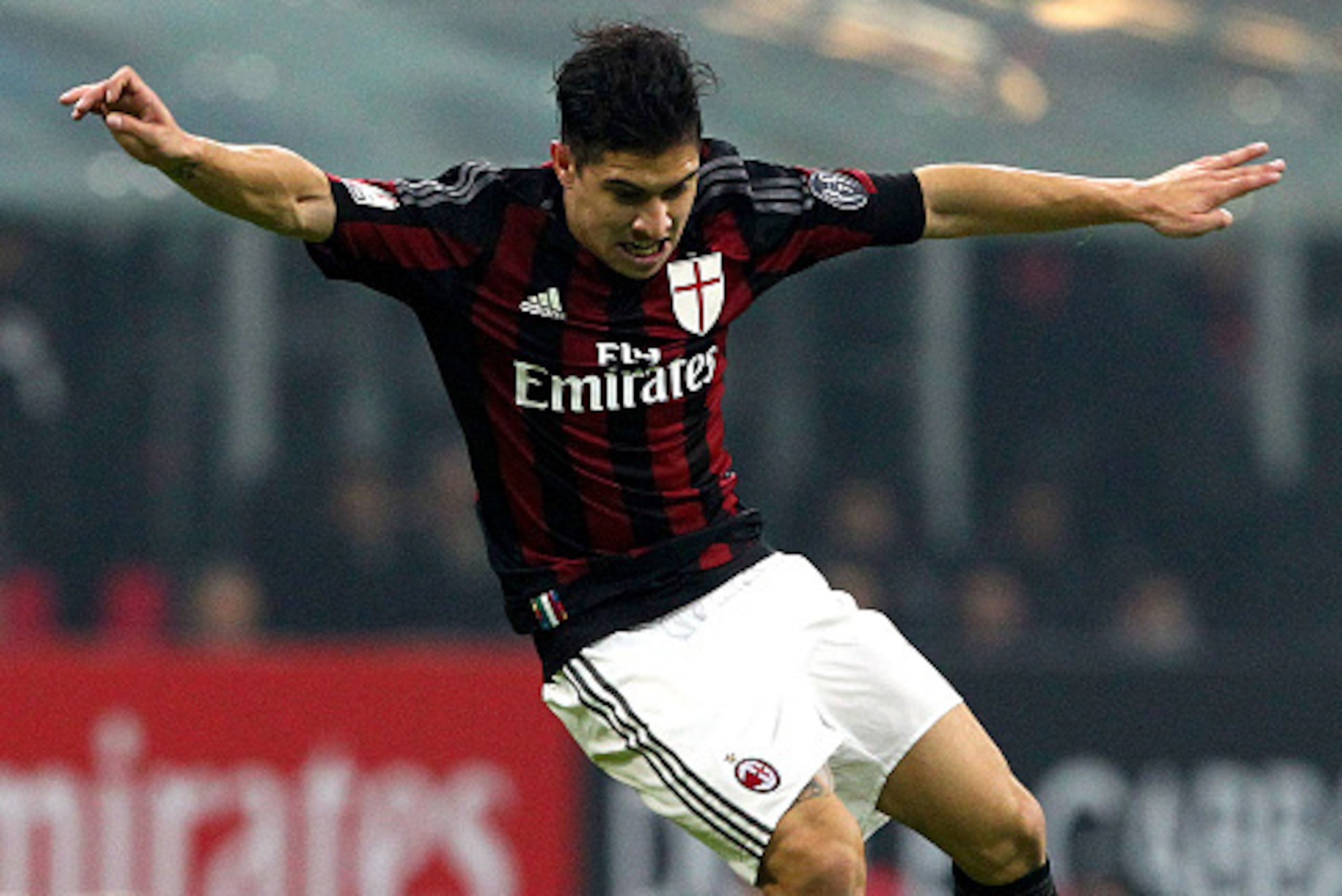 MILAN, ITALY - DECEMBER 01:  Jose Mauri of AC Milan in action during the TIM Cup match between AC Milan and FC Crotone at Stadio Giuseppe Meazza on December 1, 2015 in Milan, Italy.  (Photo by Marco Luzzani/Getty Images)
