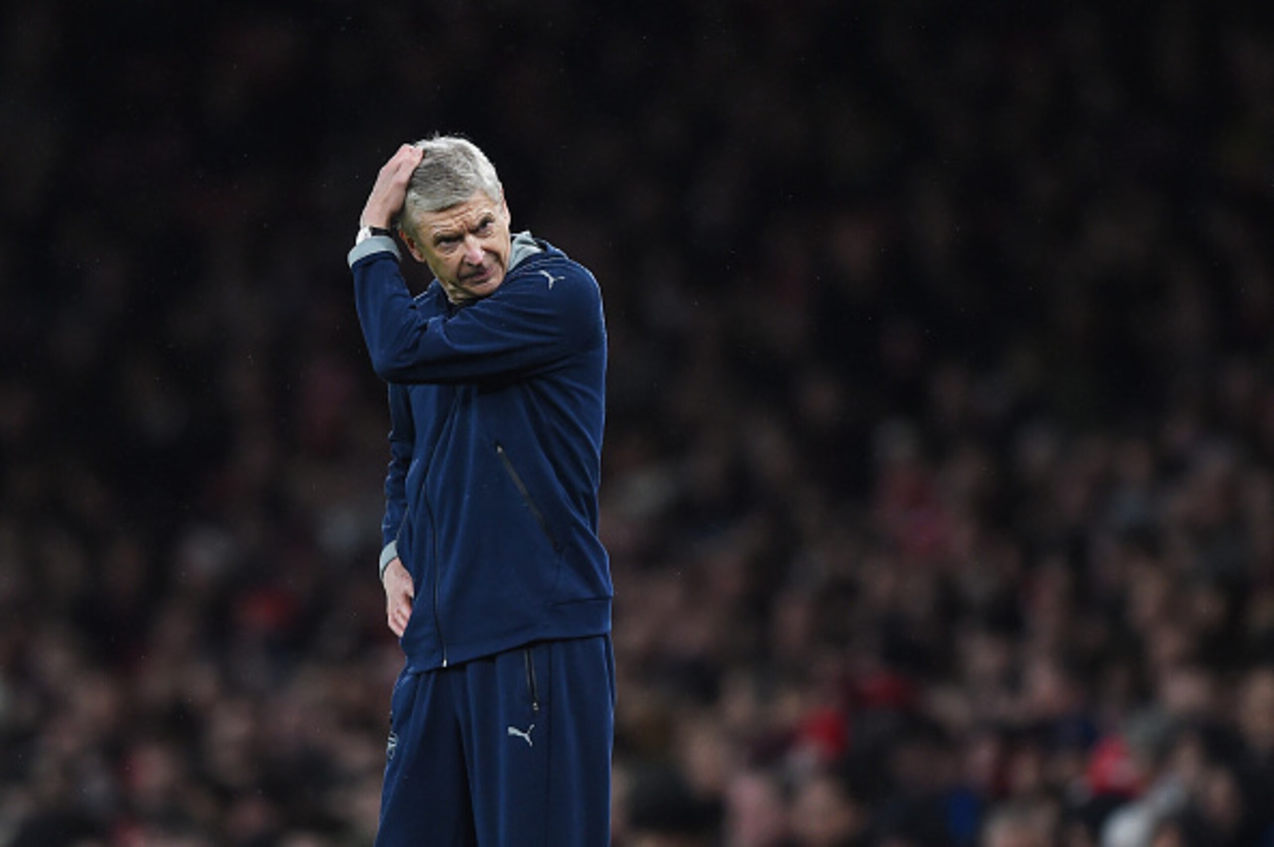 LONDON, ENGLAND - JANUARY 02:  Arsene Wenger Manager of Arsenal looks on during the Barclays Premier League match between Arsenal and Newcastle United at Emirates Stadium on January 2, 2016 in London, England.  (Photo by Shaun Botterill/Getty Images)