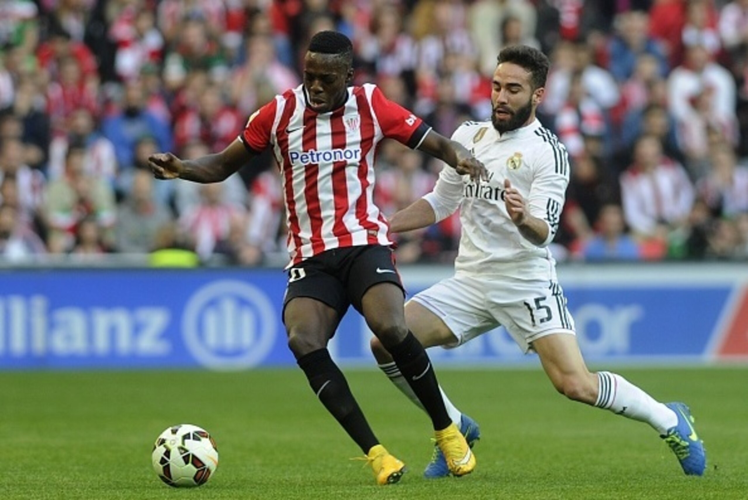Athletic Bilbao's forward Inaki Williams (L) vies with Real Madrid's defender Daniel Carvajal during the Spanish league football match Athletic Club Bilbao vs Real Madrid CF at the San Mames stadium in Bilbao on March 7, 2015.   AFP PHOTO/ ANDER GILLENEA 