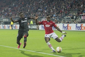 (L-R) Inaki Williams Dannis of Athletic de Bilbao, Ridgeciano Haps of AZ Alkmaar during the UEFA Europa League match between AZ Alkmaar and Athletic de Bilbao on October 1, 2015 at the AFAS stadium in Alkmaar, The Netherlands.(Photo by VI Images via Getty