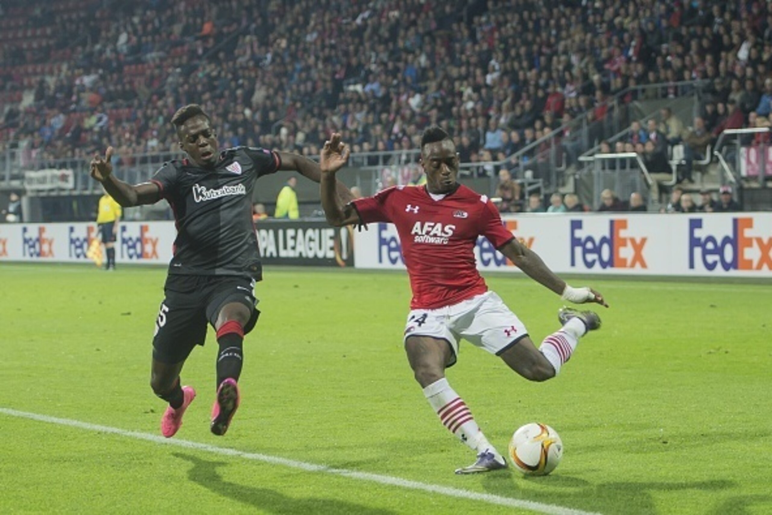 (L-R) Inaki Williams Dannis of Athletic de Bilbao, Ridgeciano Haps of AZ Alkmaar during the UEFA Europa League match between AZ Alkmaar and Athletic de Bilbao on October 1, 2015 at the AFAS stadium in Alkmaar, The Netherlands.(Photo by VI Images via Getty (L-R) Inaki Williams Dannis of Athletic de Bilbao, Ridgeciano Haps of AZ Alkmaar during the UEFA Europa League match between AZ Alkmaar and Athletic de Bilbao on October 1, 2015 at the AFAS stadium in Alkmaar, The Netherlands.(Photo by VI Images via Getty