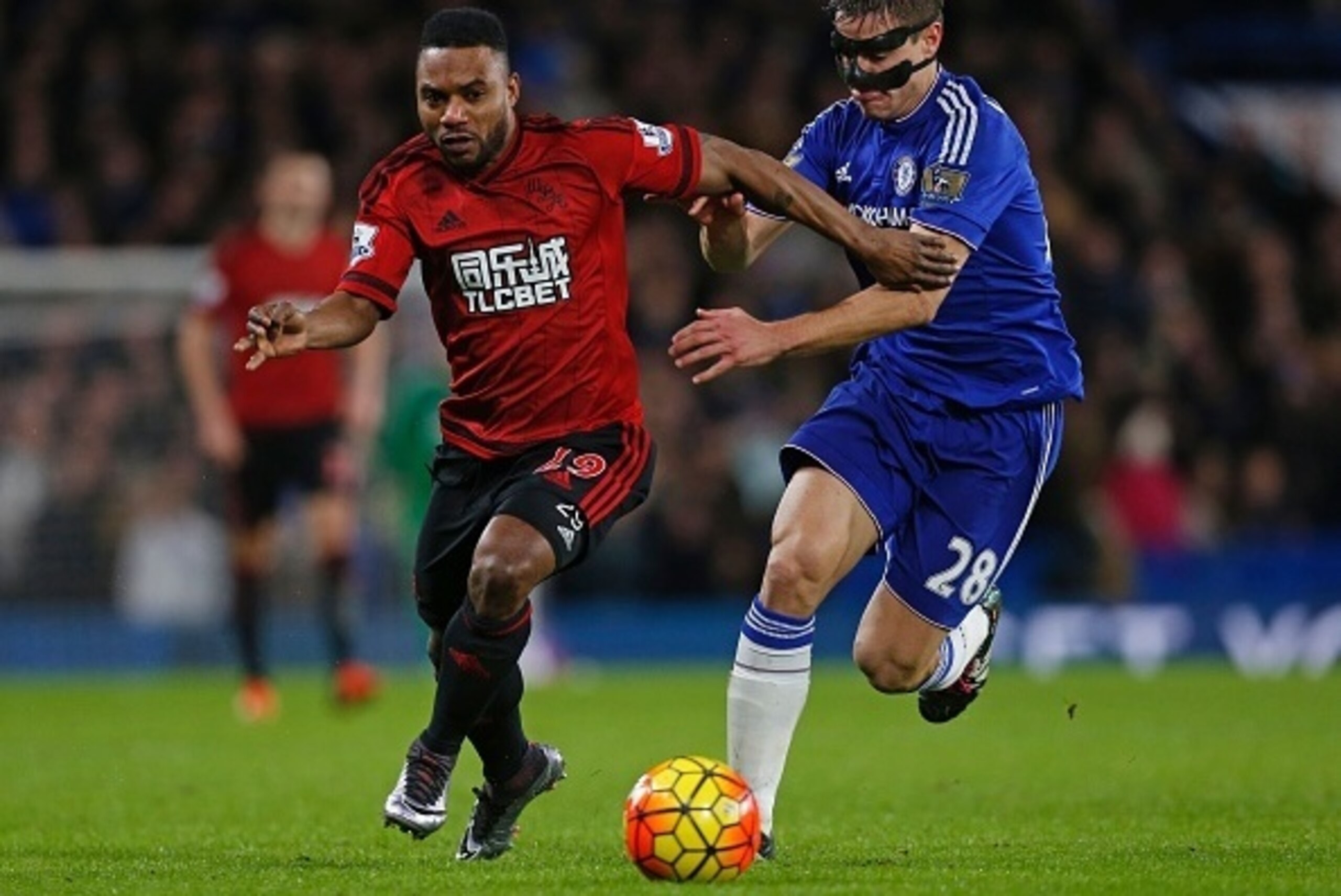 Chelsea's Spanish defender Cesar Azpilicueta (R) vies with West Bromwich Albion's Beninese midfielder Stephane Sessegnon during the English Premier League football match between Chelsea and West Bromwich Albion at Stamford Bridge in London on January 13, 