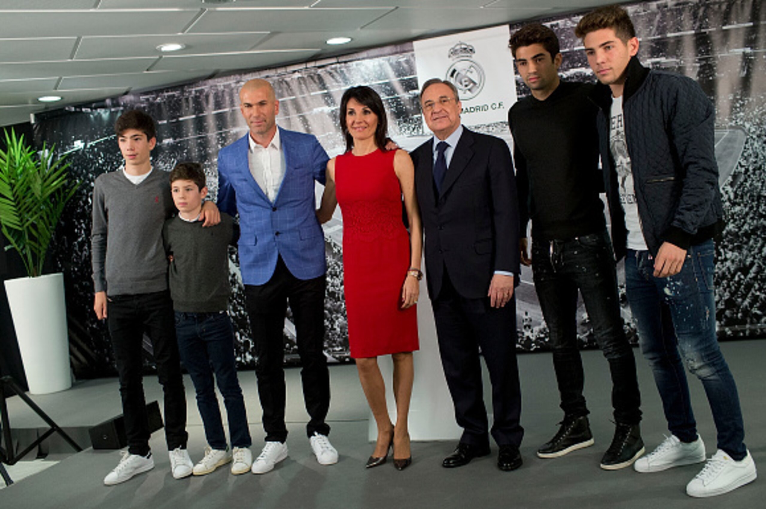MADRID, SPAIN - JANUARY 04:  Real Madrid CF president Florentino Perez poses for a picture with Zinedine Zidane as new Real Madrid head coach sourrounded by his family, wife Veronique Zidane and sons (L-R) Theo Zidane, Elyaz Zidane Fernandez, Enzo Fernand