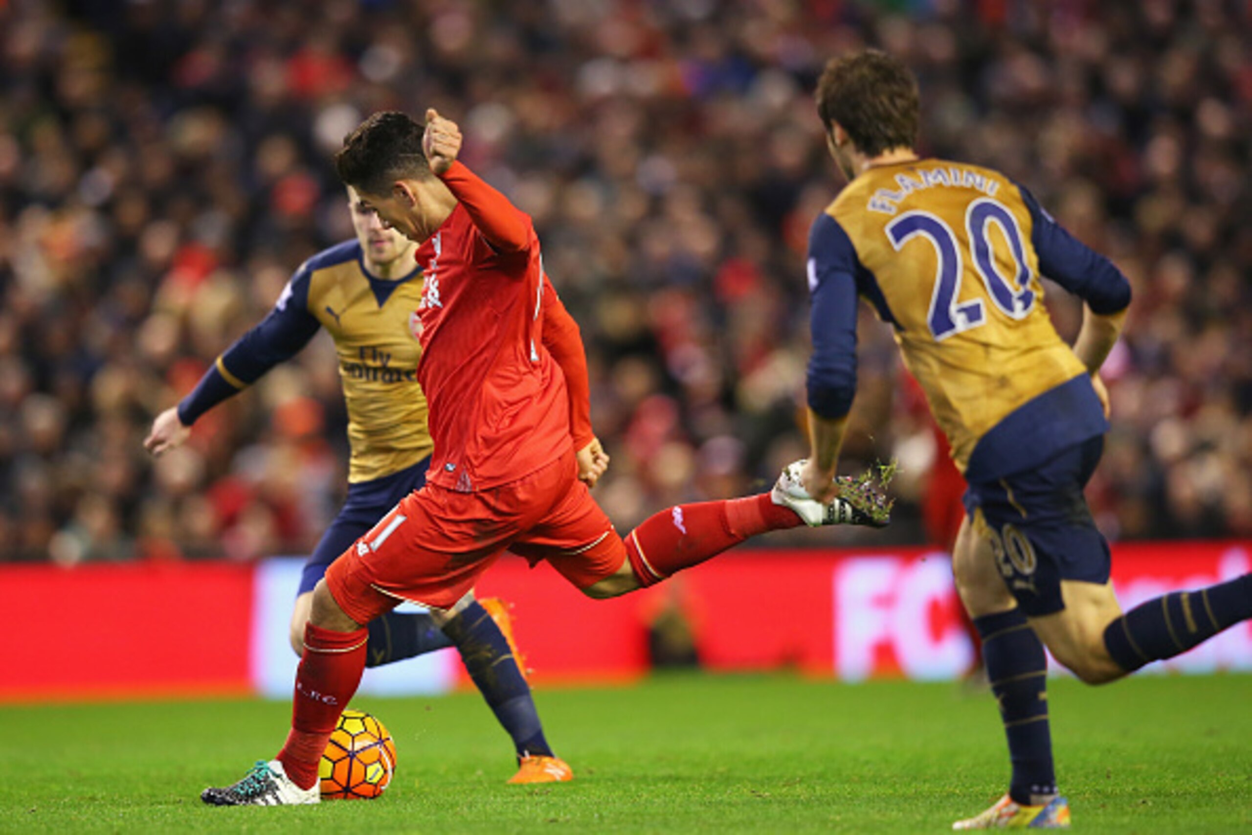 LIVERPOOL, ENGLAND - JANUARY 13:  Roberto Firmino of Liverpool scores his team's second goal during the Barclays Premier League match between Liverpool and Arsenal at Anfield on January 13, 2016 in Liverpool, England.  (Photo by Alex Livesey/Getty Images)