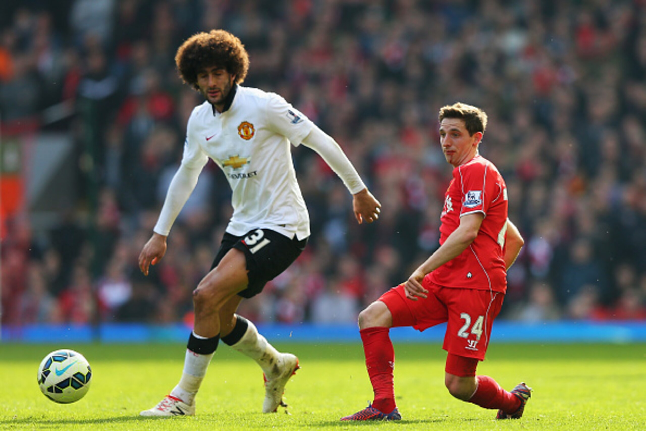 LIVERPOOL, ENGLAND - MARCH 22:  Joe Allen of Liverpool is closed down by Marouane Fellaini of Manchester United during the Barclays Premier League match between Liverpool and Manchester United at Anfield on March 22, 2015 in Liverpool, England.  (Photo by