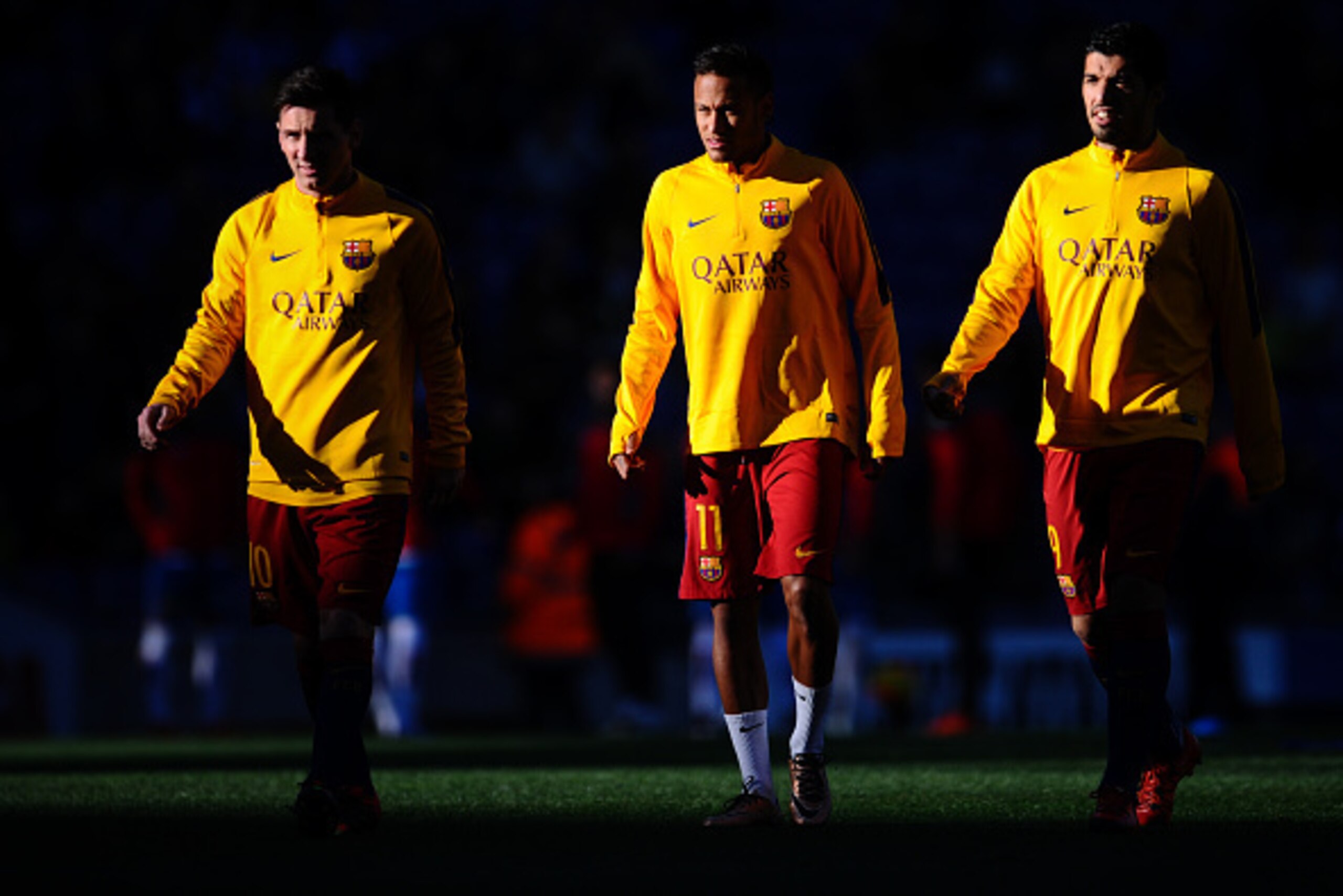 BARCELONA, SPAIN - JANUARY 02:  (L-R) Lionel Messi, Neymar and Luis Suarez of FC Barcelona chat during the warm up prior to the La Liga match between RCD Espanyol and FC Barcelona at Cornella-El Prat Stadium on January 2, 2016 in Barcelona, Spain.  (Photo