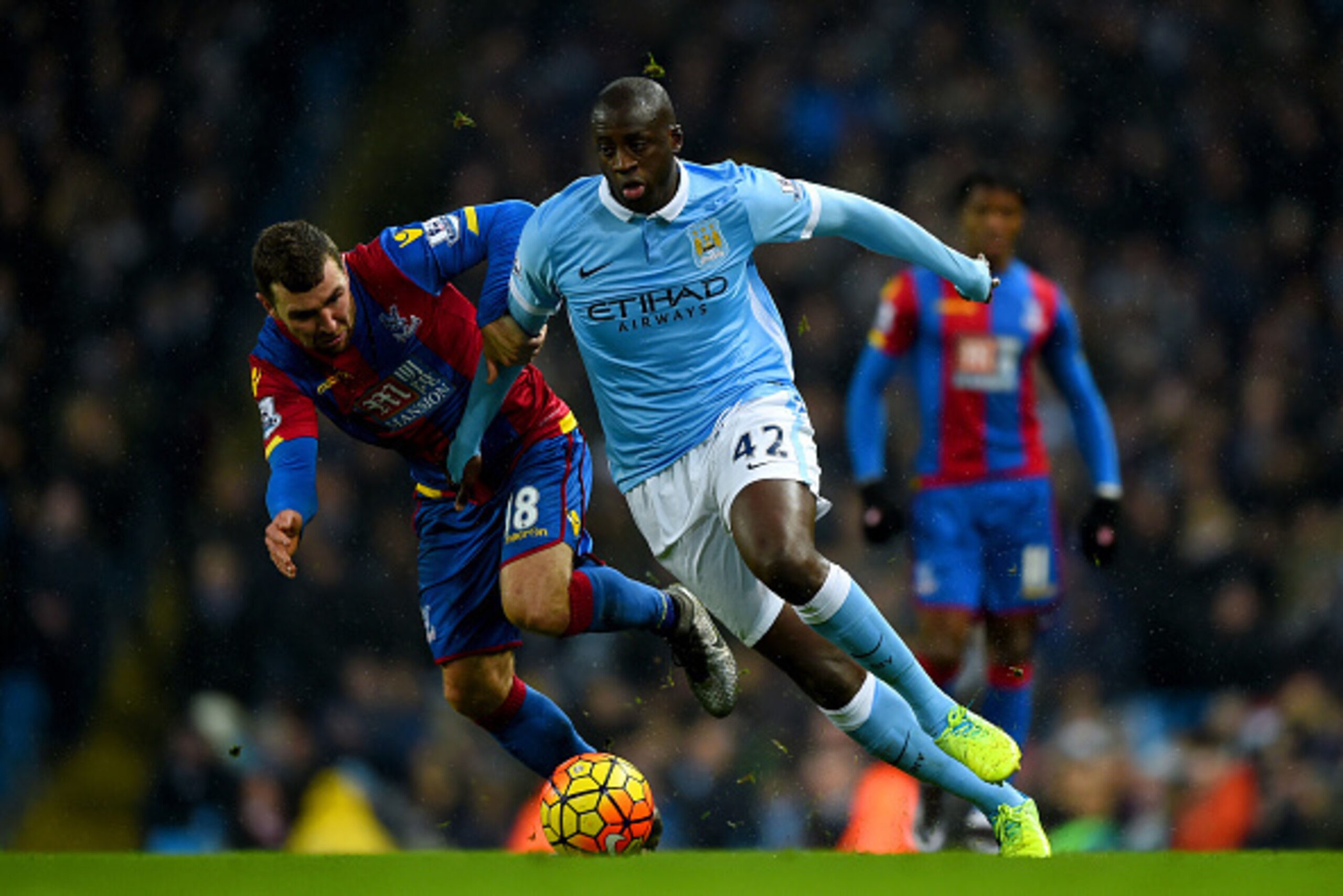 MANCHESTER, ENGLAND - JANUARY 16:  Yaya Toure of Manchester City battles for the ball with James McArthur of Crystal Palace during the Barclays Premier League match between Manchester City and Crystal Palace at Etihad Stadium on January 16, 2016 in Manche