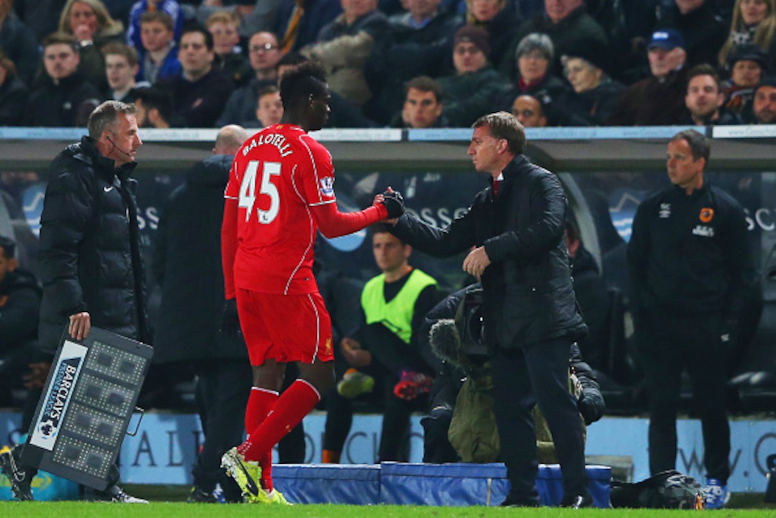 HULL, ENGLAND - APRIL 28:  Mario Balotelli of Liverpool shakes hands with Brendan Rodgers manager of Liverpool as he is substituted during the Barclays Premier League match between Hull City and Liverpool at KC Stadium on April 28, 2015 in Hull, England. 