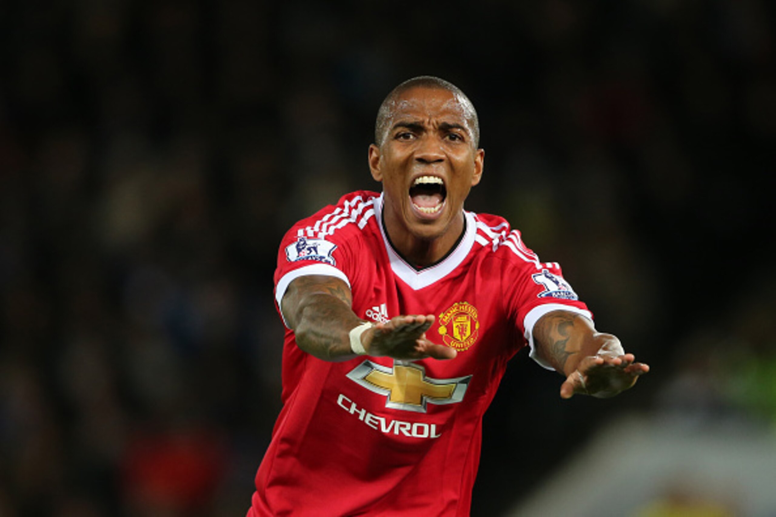LEICESTER, ENGLAND - NOVEMBER 28:  Ashley Young of Manchester United screams during the Barclays Premier League match between Leicester City and Manchester United at The King Power Stadium on November 28, 2015 in Leicester, England.  (Photo by Matthew Ash