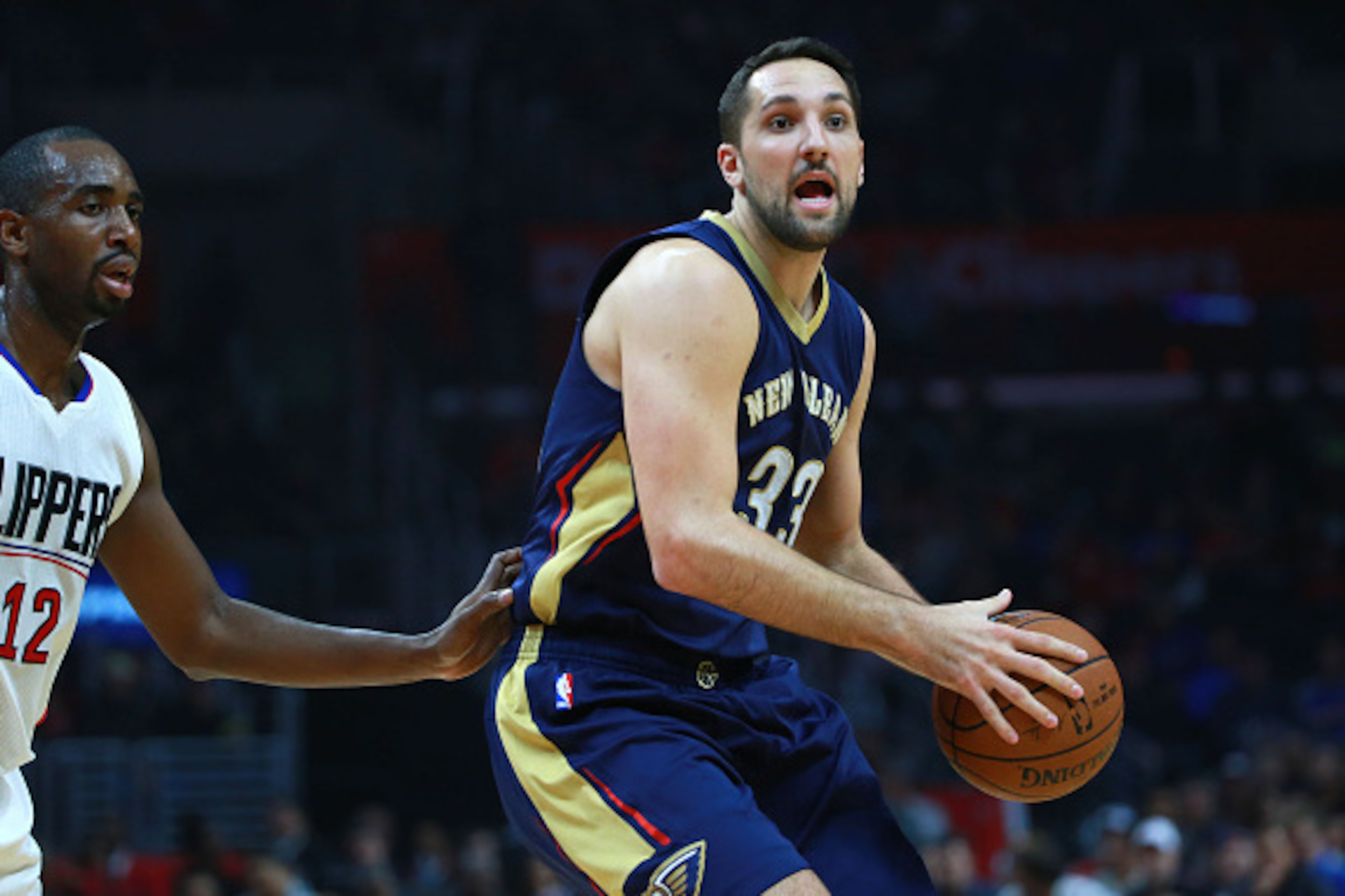 LOS ANGELES, CA - JANUARY 10:  Ryan Anderson #33 of the New Orleans Pelicans looks to make a pass as Luc Richard Mbah a Moute #12 of the Los Angeles Clippers defends in the first half during the NBA game at Staples Center on January 10, 2016 in Los Angele