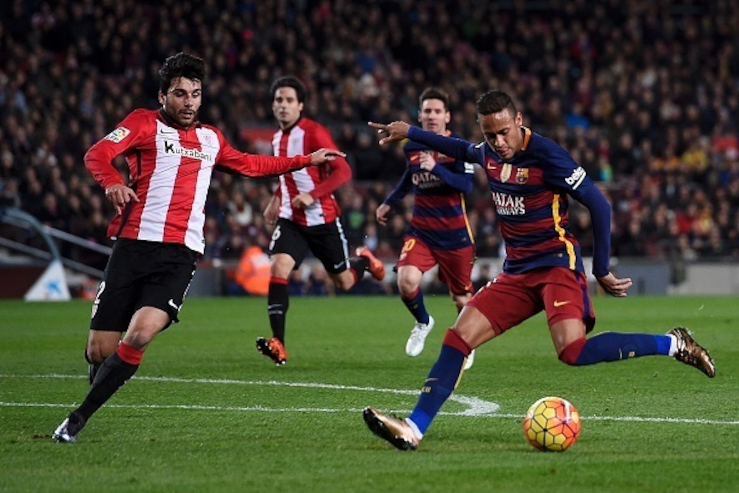 Barcelona's Brazilian forward Neymar (R) scores past Athletic Bilbao's defender Eneko Boveda during the Spanish league football match FC Barcelona vs Athletic Club Bilbao at the Camp Nou stadium in Barcelona on January 17, 2016.   AFP PHOTO/ JOSEP LAGO / 
