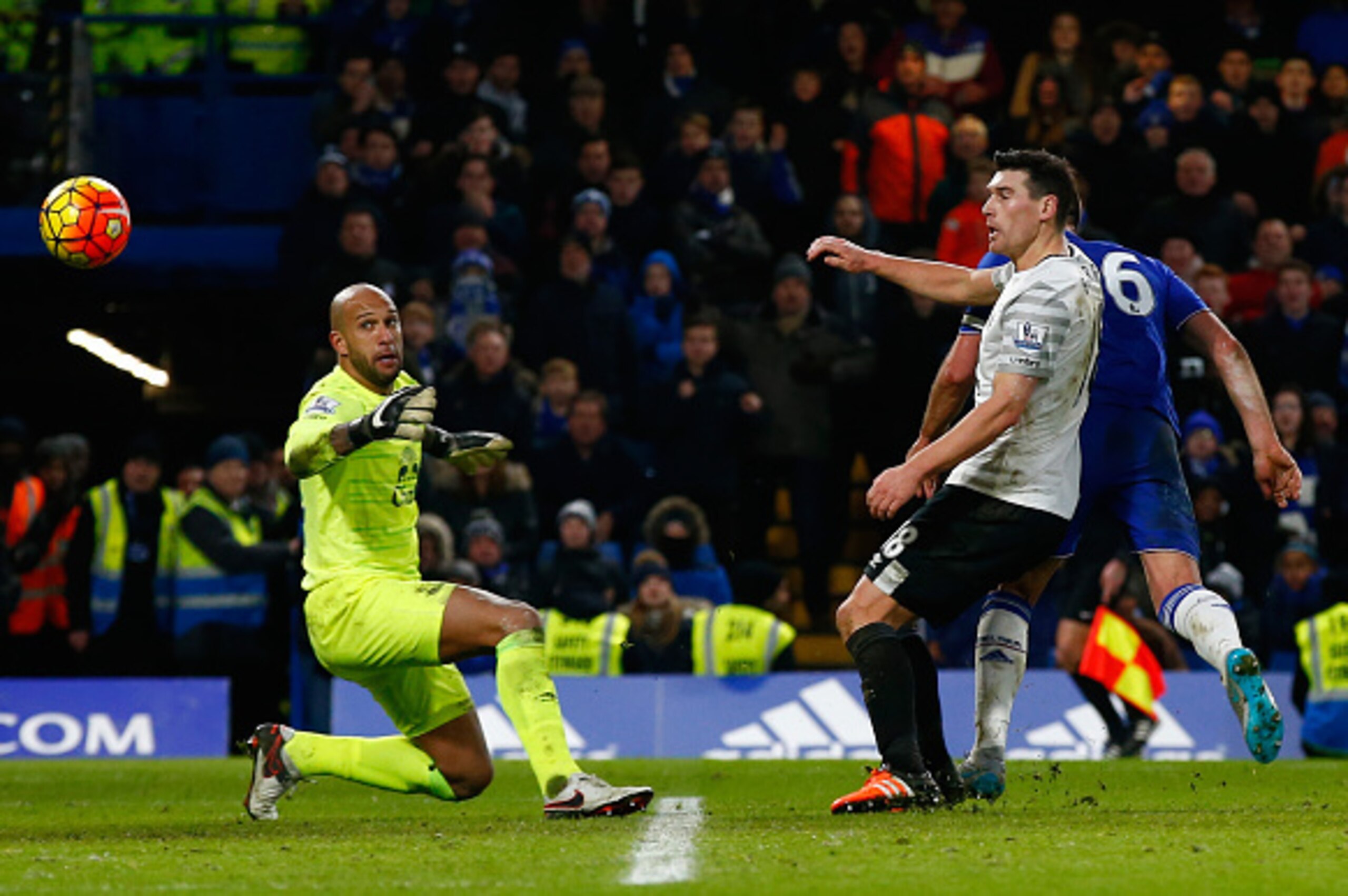 LONDON, ENGLAND - JANUARY 16:  John Terry (R) of Chelsea scores his team's third goal past Tim Howard (L) of Everton during the Barclays Premier League match between Chelsea and Everton at Stamford Bridge on January 16, 2016 in London, England.  (Photo by